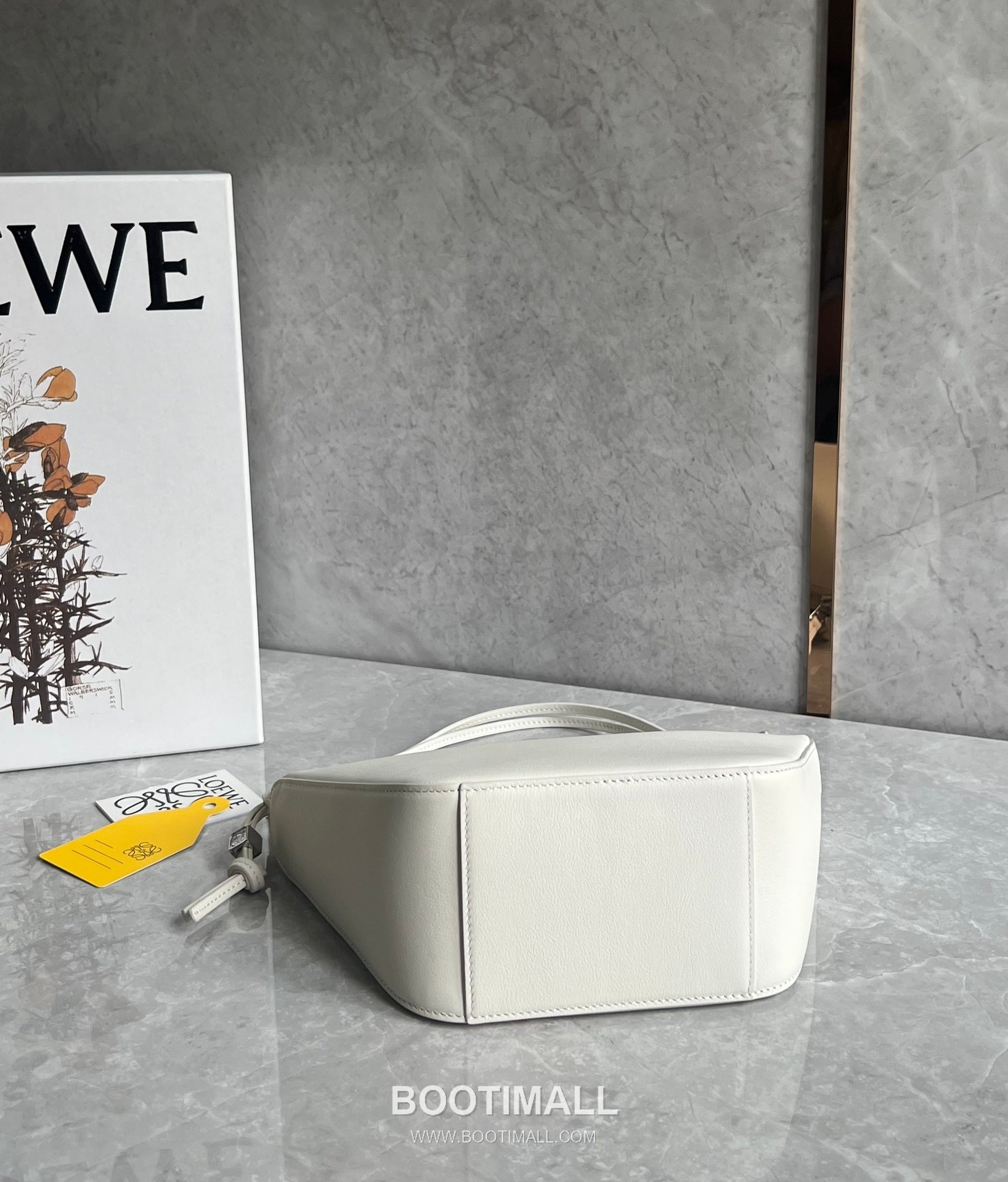 Loewe Hammock Calfskin Leather Hobo Shoulder Bag 263317 로에베 해먹 카프스킨 레더 호보 숄더 크로스백 28cm 13