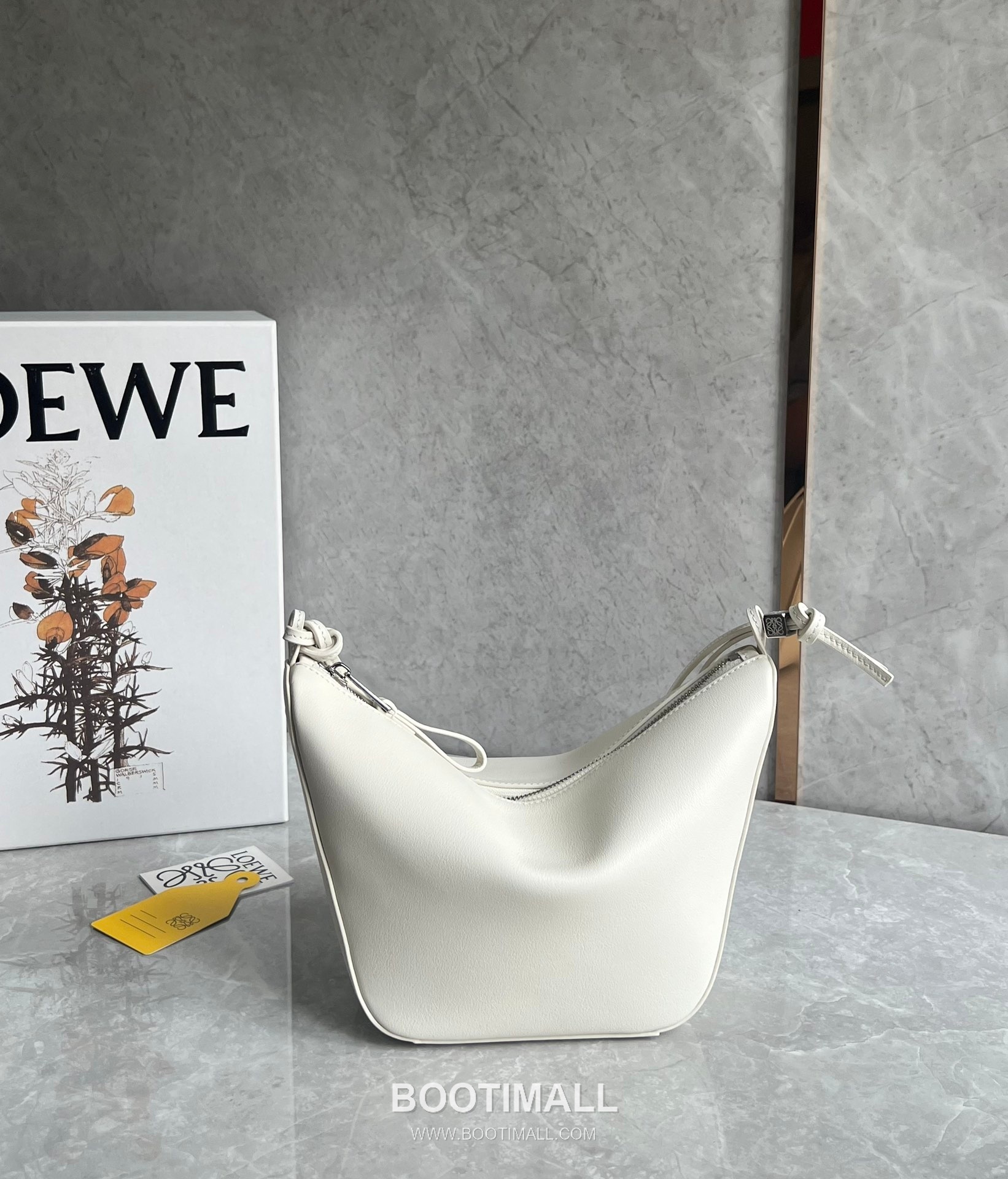 Loewe Hammock Calfskin Leather Hobo Shoulder Bag 263317 로에베 해먹 카프스킨 레더 호보 숄더 크로스백 28cm 14