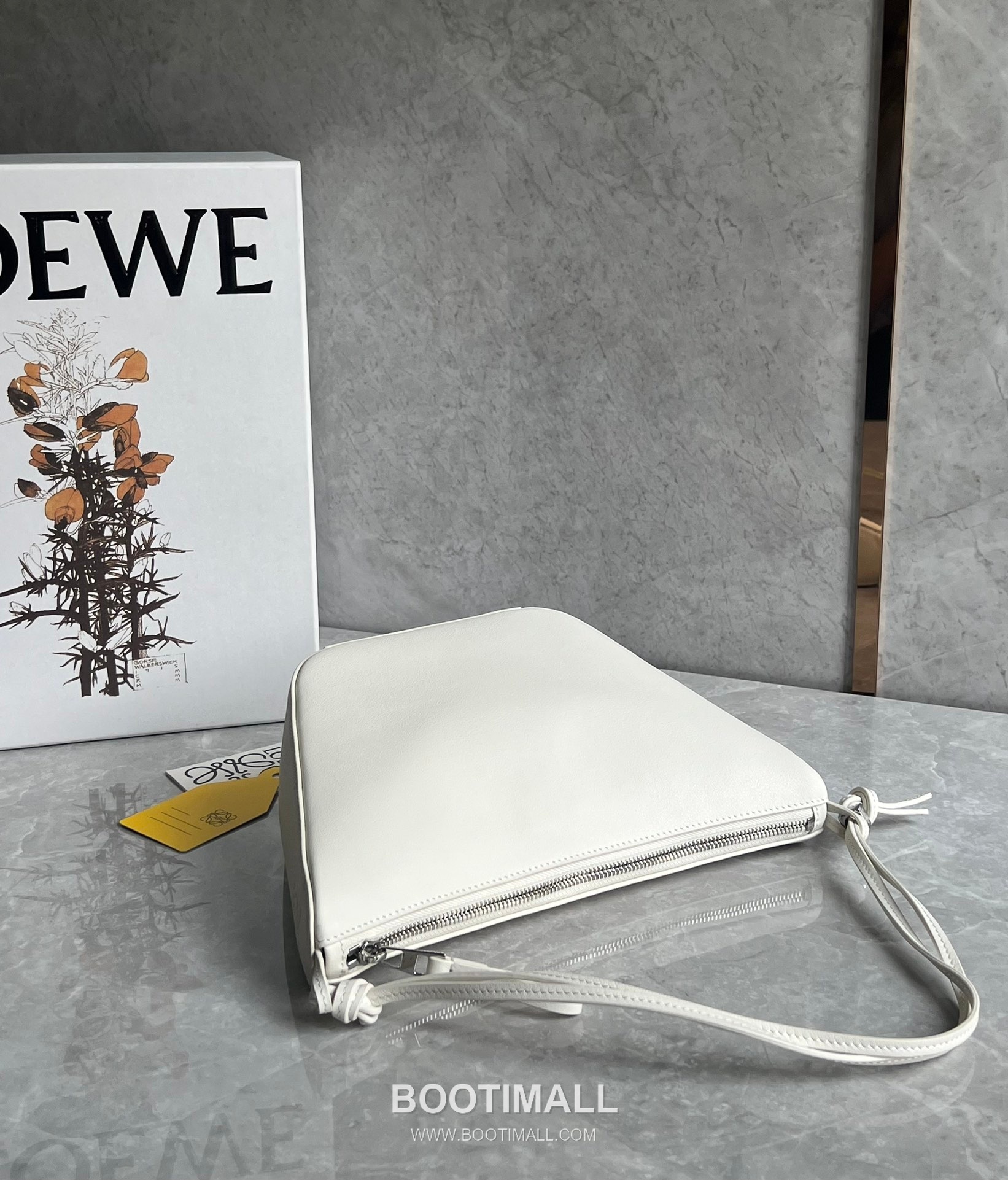 Loewe Hammock Calfskin Leather Hobo Shoulder Bag 263317 로에베 해먹 카프스킨 레더 호보 숄더 크로스백 28cm 16