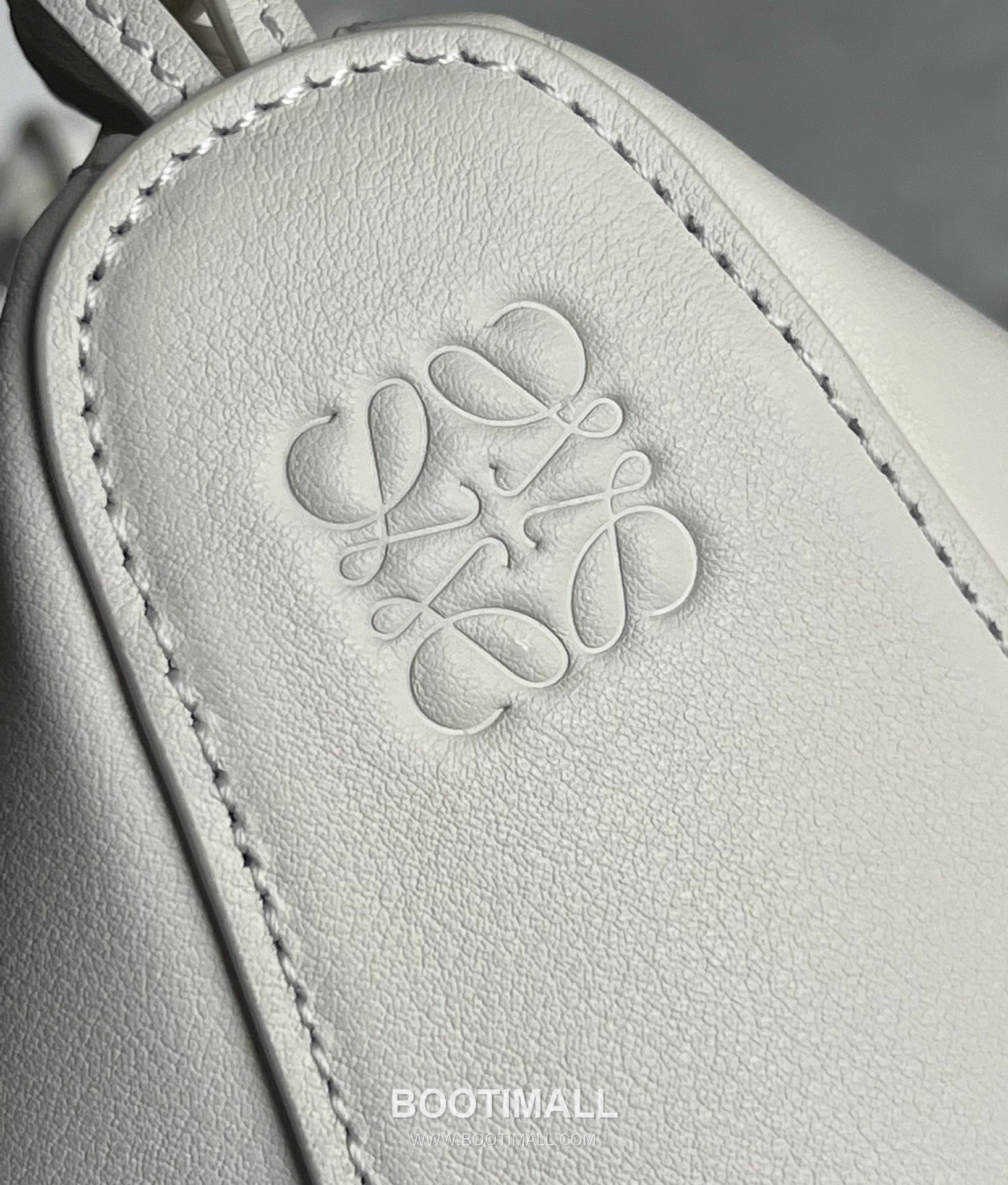 Loewe Hammock Calfskin Leather Hobo Shoulder Bag 263317 로에베 해먹 카프스킨 레더 호보 숄더 크로스백 28cm 18