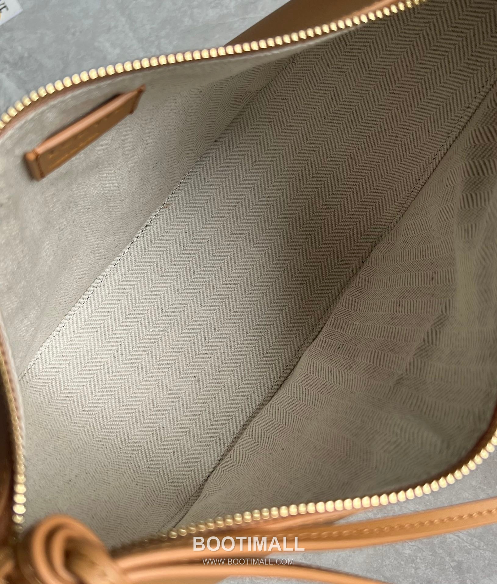 Loewe Hammock Calfskin Leather Hobo Shoulder Bag 263317 로에베 해먹 카프스킨 레더 호보 숄더 크로스백 28cm 5