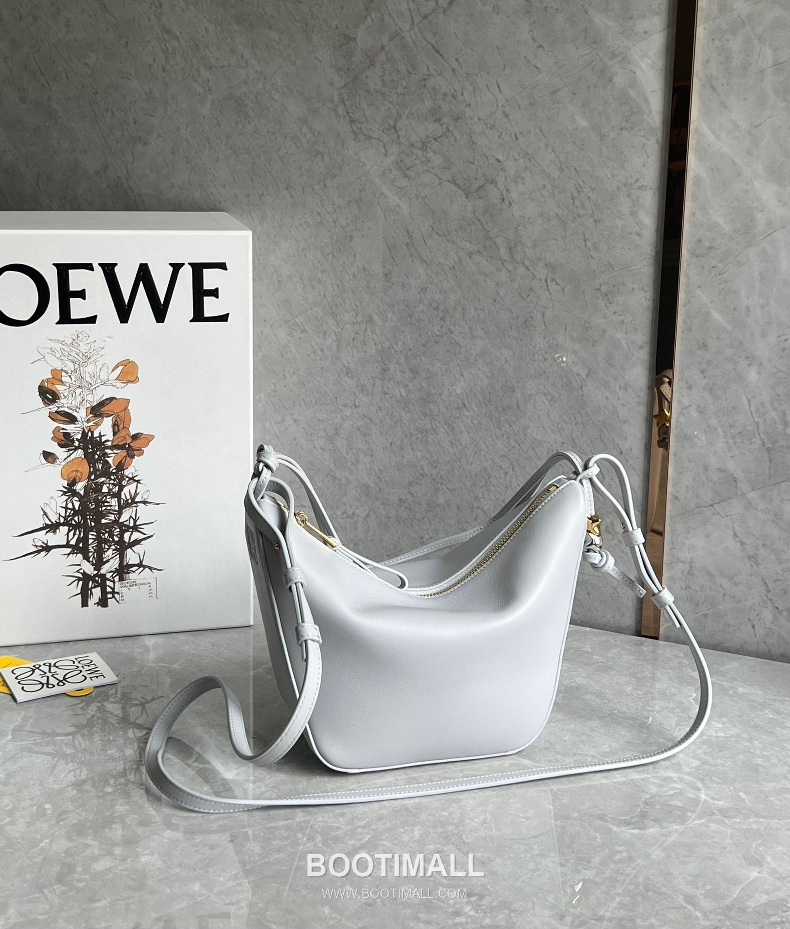 Loewe Hammock Calfskin Leather Hobo Shoulder Bag 263317 로에베 해먹 카프스킨 레더 호보 숄더 크로스백 28cm 1