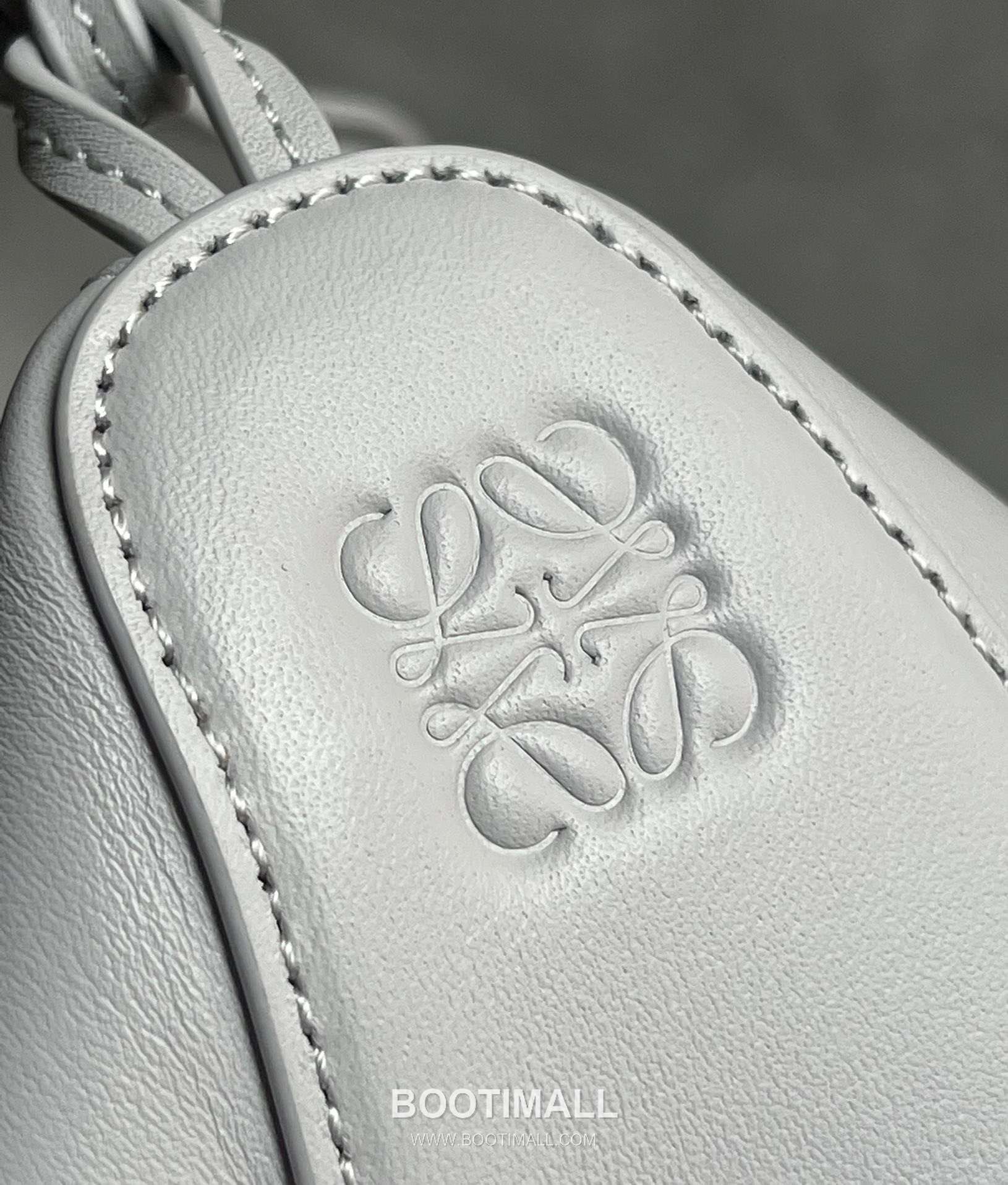 Loewe Hammock Calfskin Leather Hobo Shoulder Bag 263317 로에베 해먹 카프스킨 레더 호보 숄더 크로스백 28cm 3