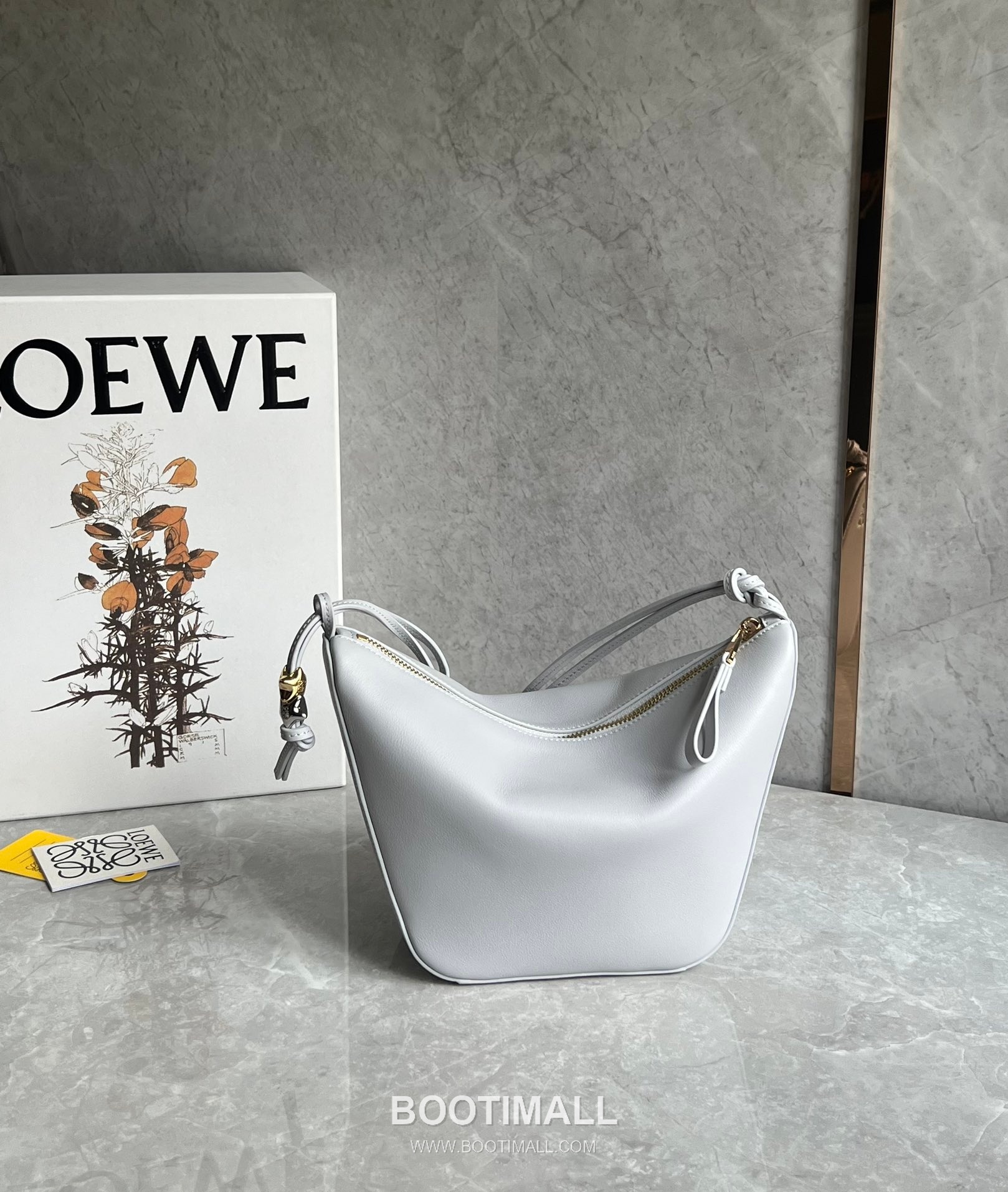 Loewe Hammock Calfskin Leather Hobo Shoulder Bag 263317 로에베 해먹 카프스킨 레더 호보 숄더 크로스백 28cm 4