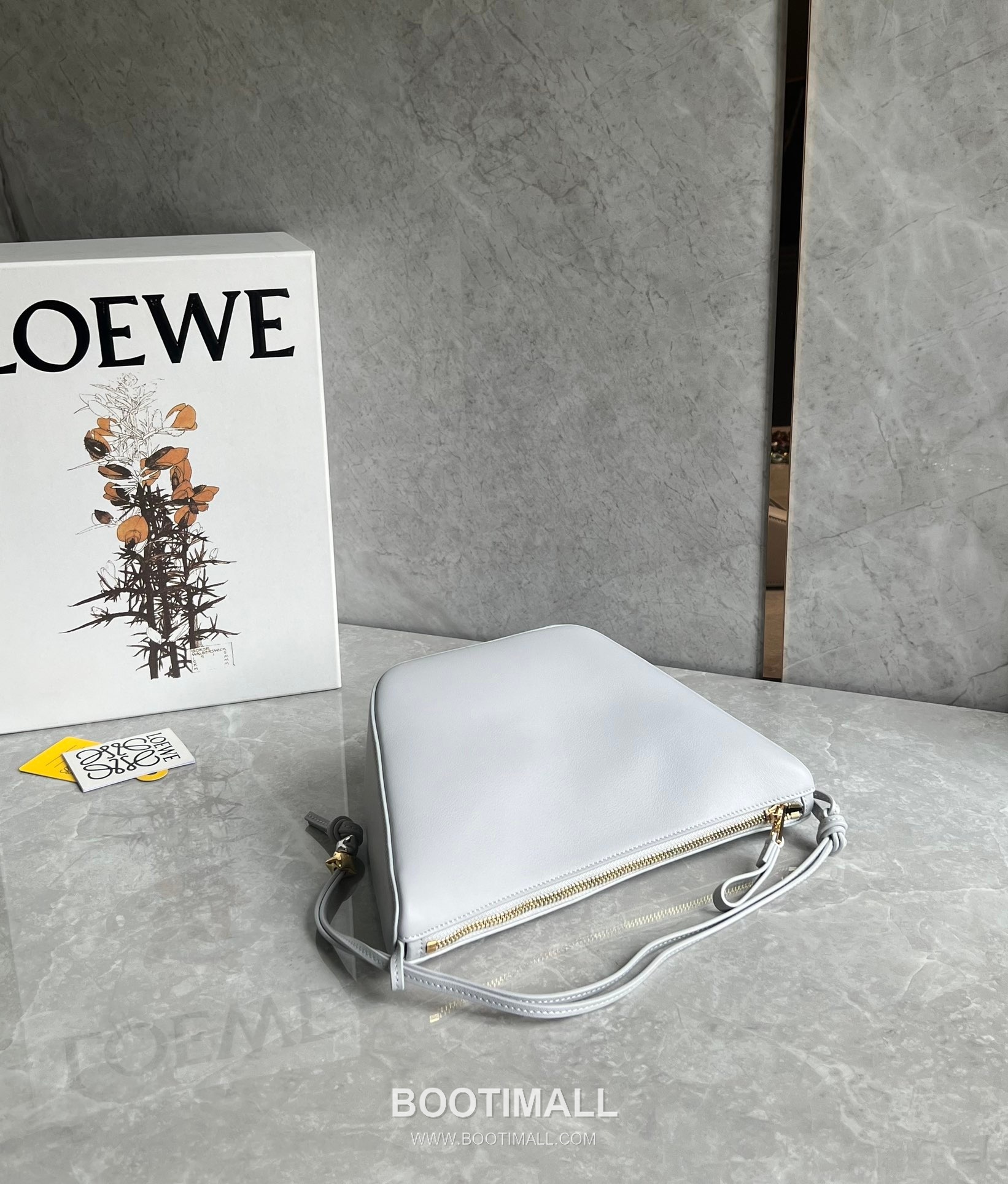 Loewe Hammock Calfskin Leather Hobo Shoulder Bag 263317 로에베 해먹 카프스킨 레더 호보 숄더 크로스백 28cm 8