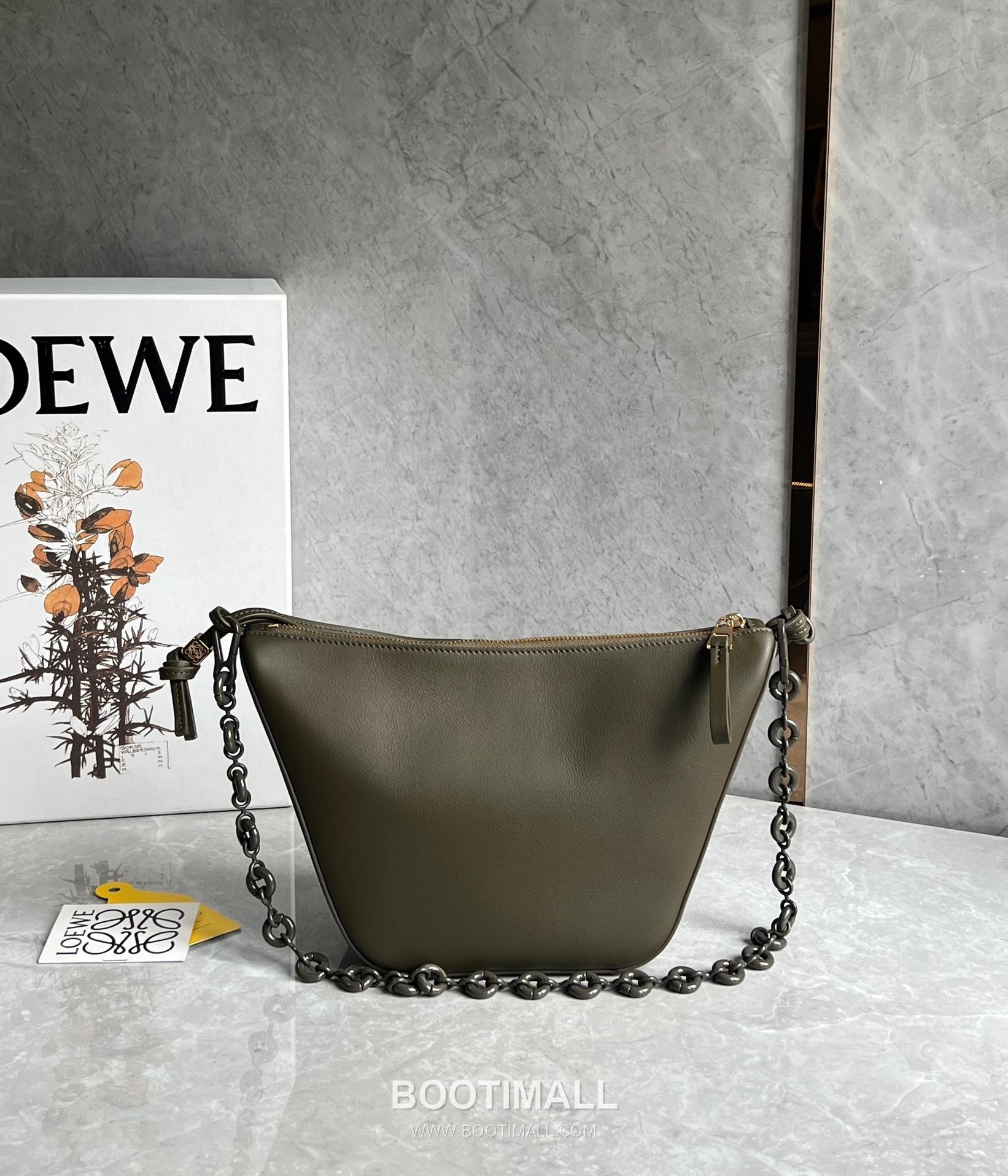Loewe Hammock Calfskin Leather Hobo Shoulder Bag 263317 로에베 해먹 카프스킨 레더 호보 숄더 크로스백 28cm 4