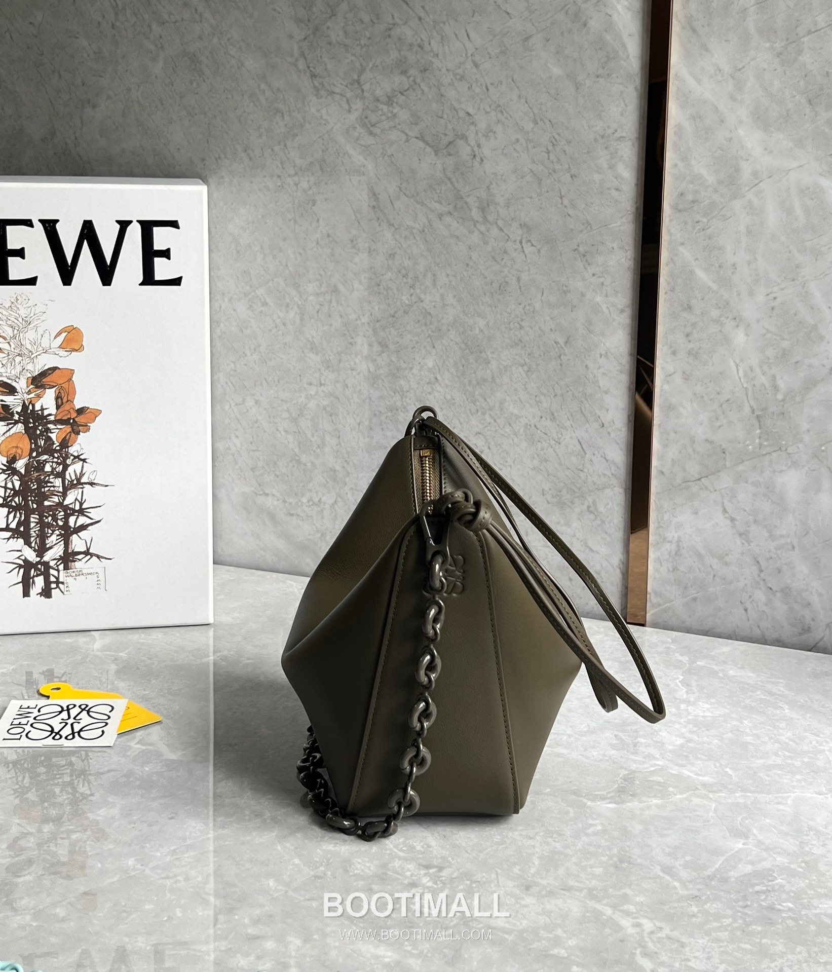 Loewe Hammock Calfskin Leather Hobo Shoulder Bag 263317 로에베 해먹 카프스킨 레더 호보 숄더 크로스백 28cm 5
