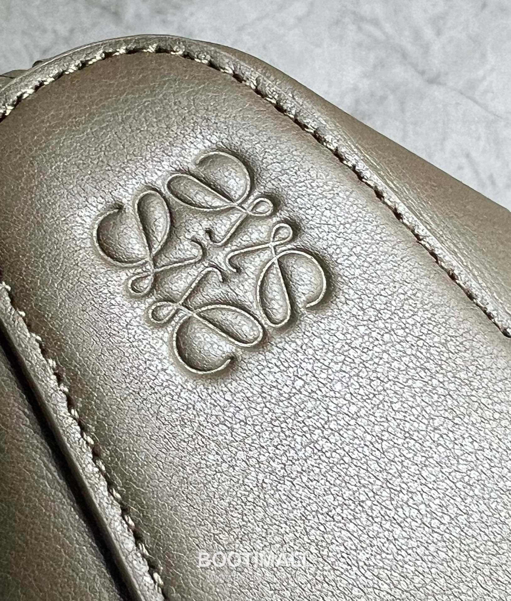 Loewe Hammock Calfskin Leather Hobo Shoulder Bag 263317 로에베 해먹 카프스킨 레더 호보 숄더 크로스백 28cm 7