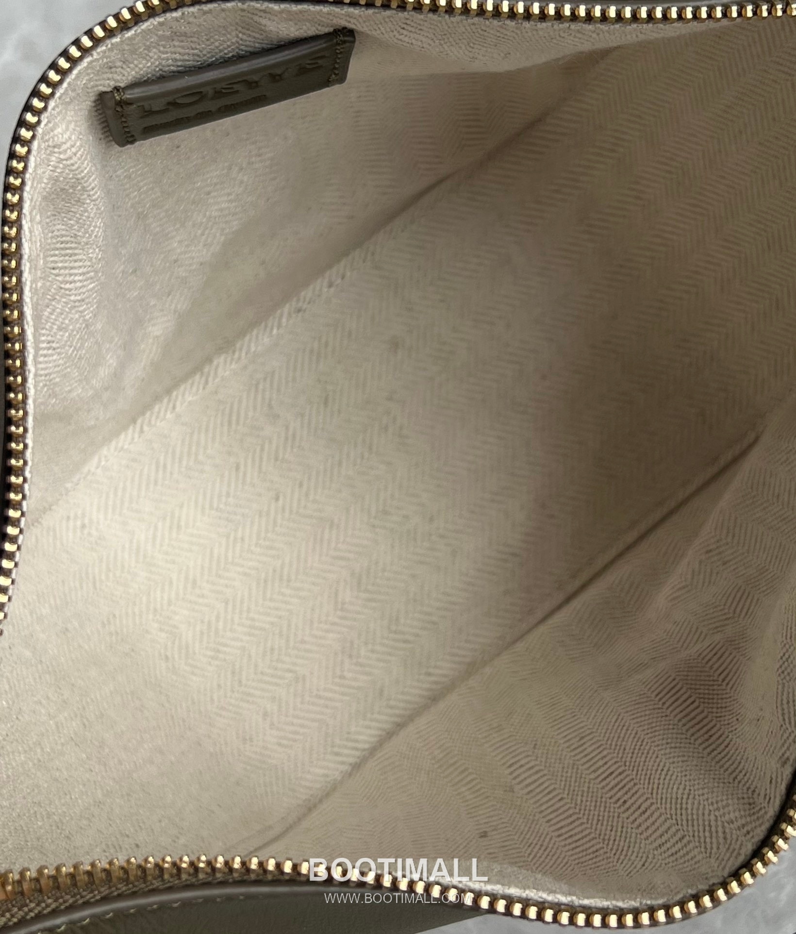 Loewe Hammock Calfskin Leather Hobo Shoulder Bag 263317 로에베 해먹 카프스킨 레더 호보 숄더 크로스백 28cm 8