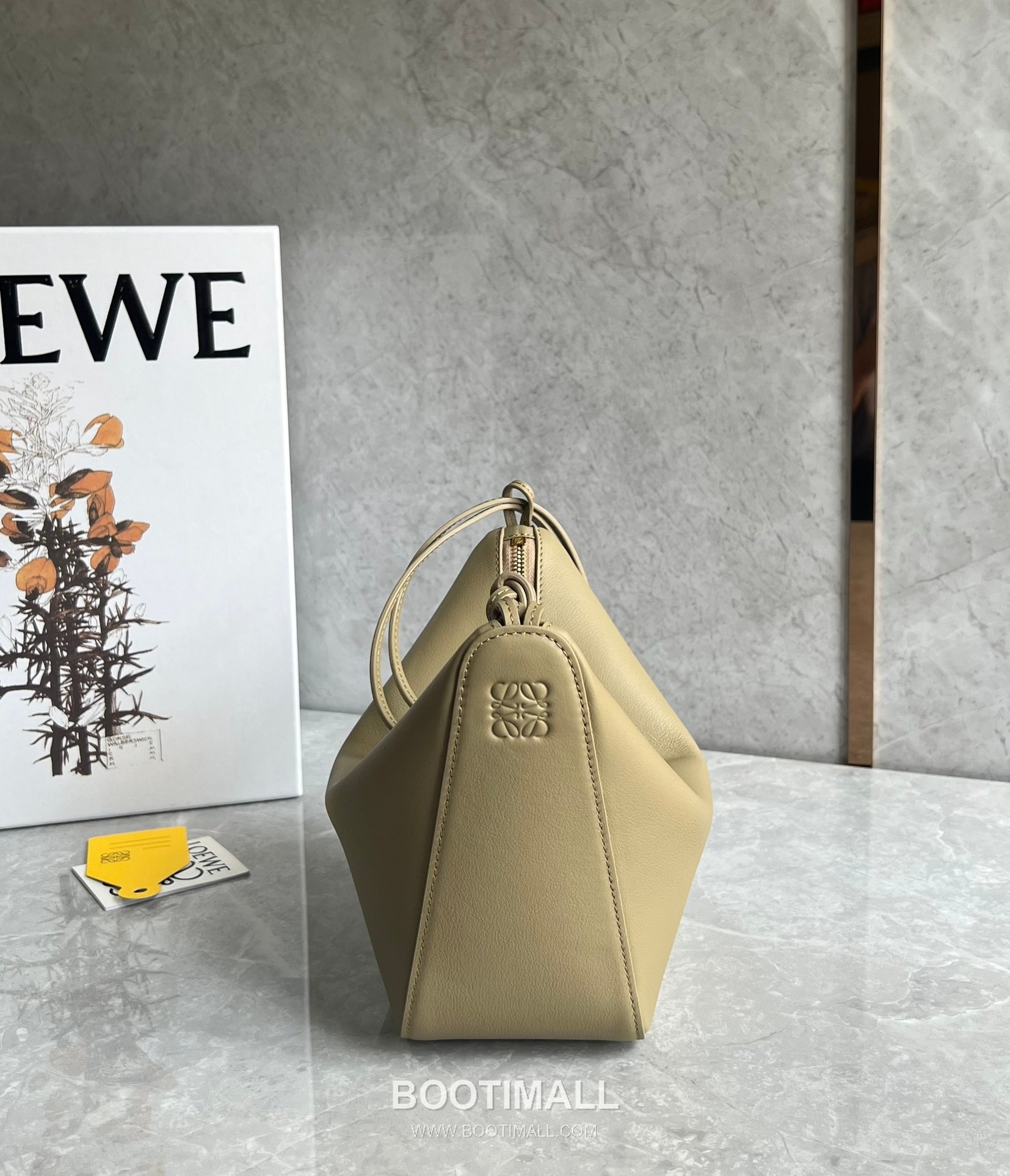 Loewe Hammock Calfskin Leather Hobo Shoulder Bag 263317 로에베 해먹 카프스킨 레더 호보 숄더 크로스백 28cm 5