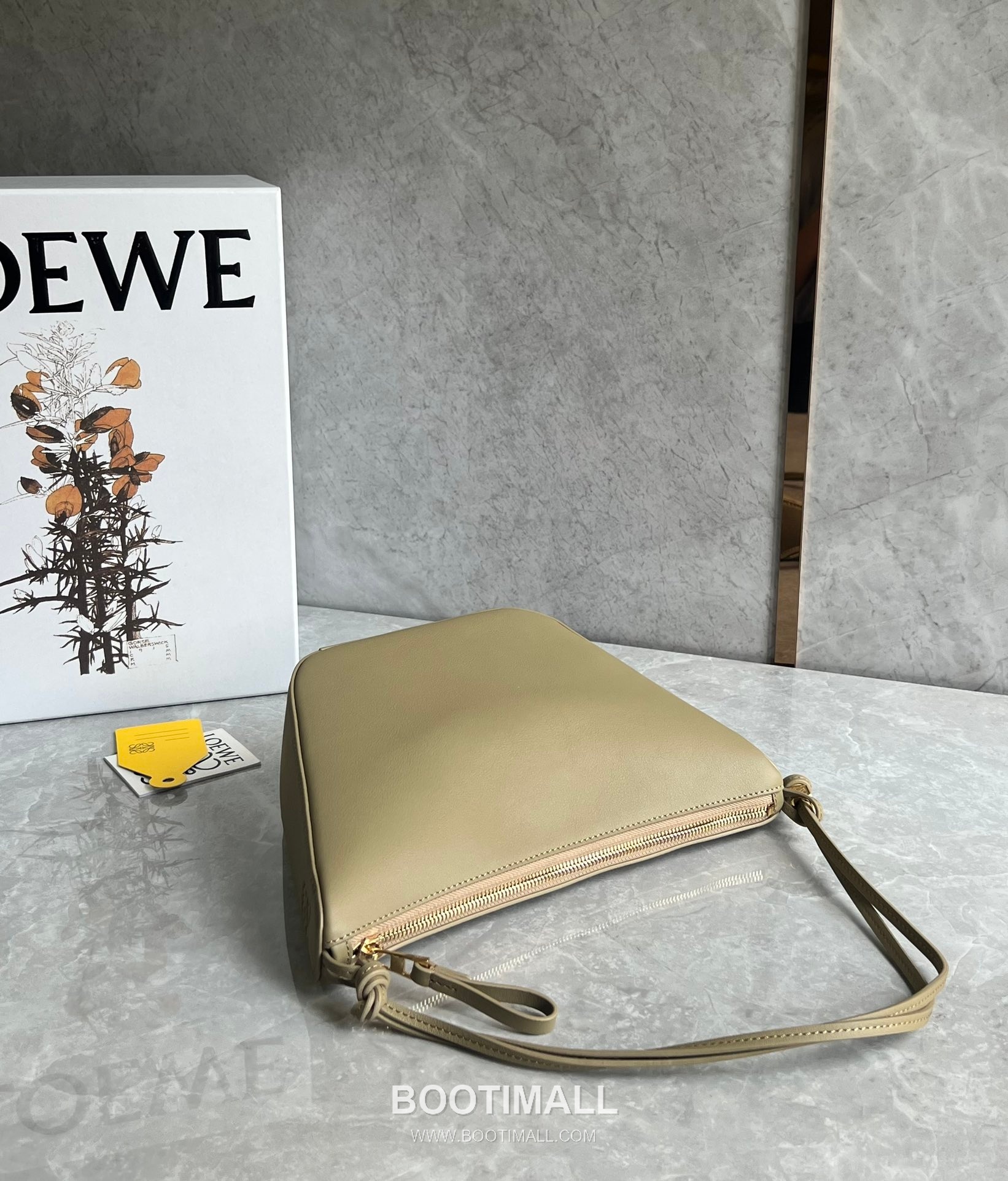 Loewe Hammock Calfskin Leather Hobo Shoulder Bag 263317 로에베 해먹 카프스킨 레더 호보 숄더 크로스백 28cm 6