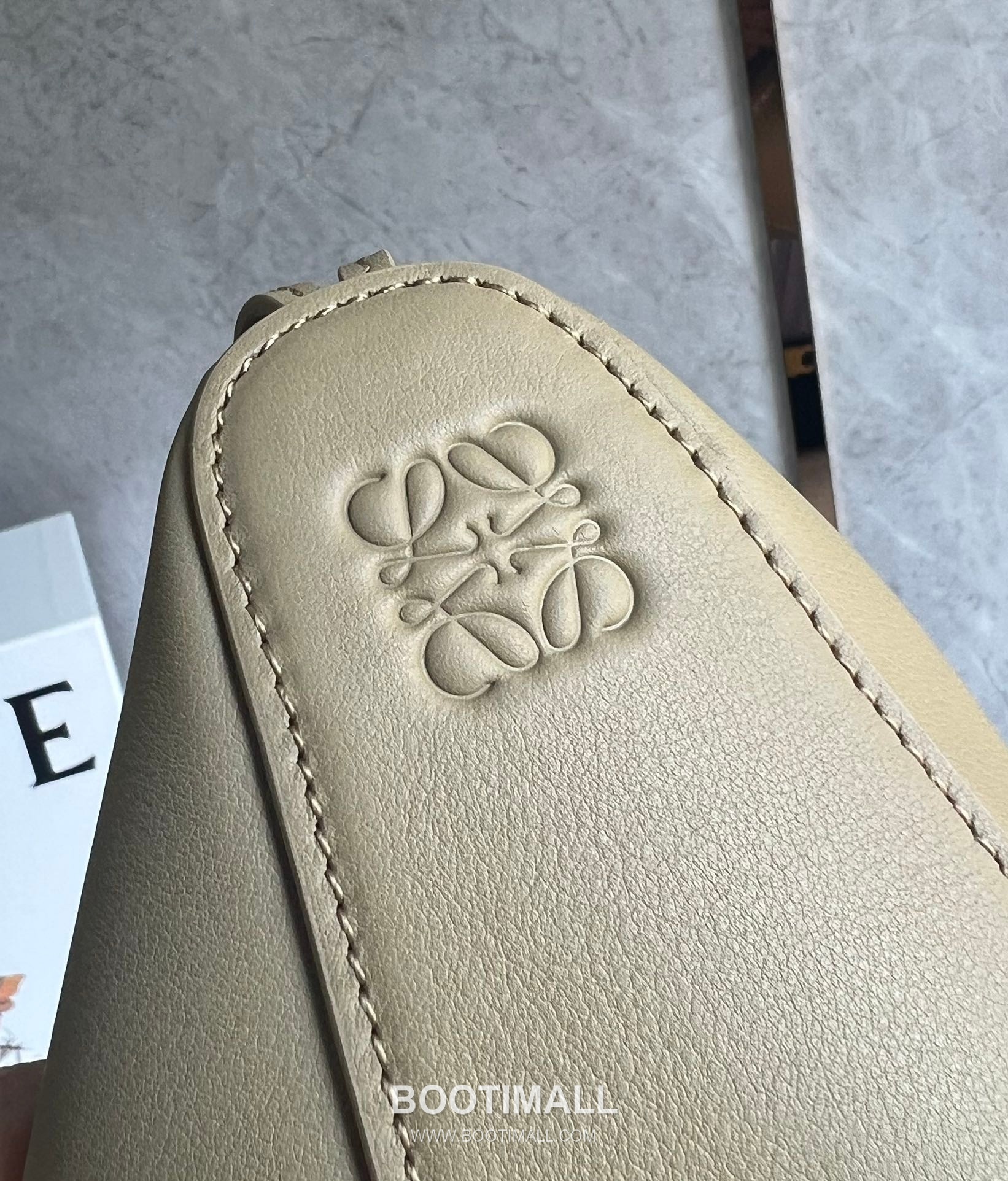 Loewe Hammock Calfskin Leather Hobo Shoulder Bag 263317 로에베 해먹 카프스킨 레더 호보 숄더 크로스백 28cm 7