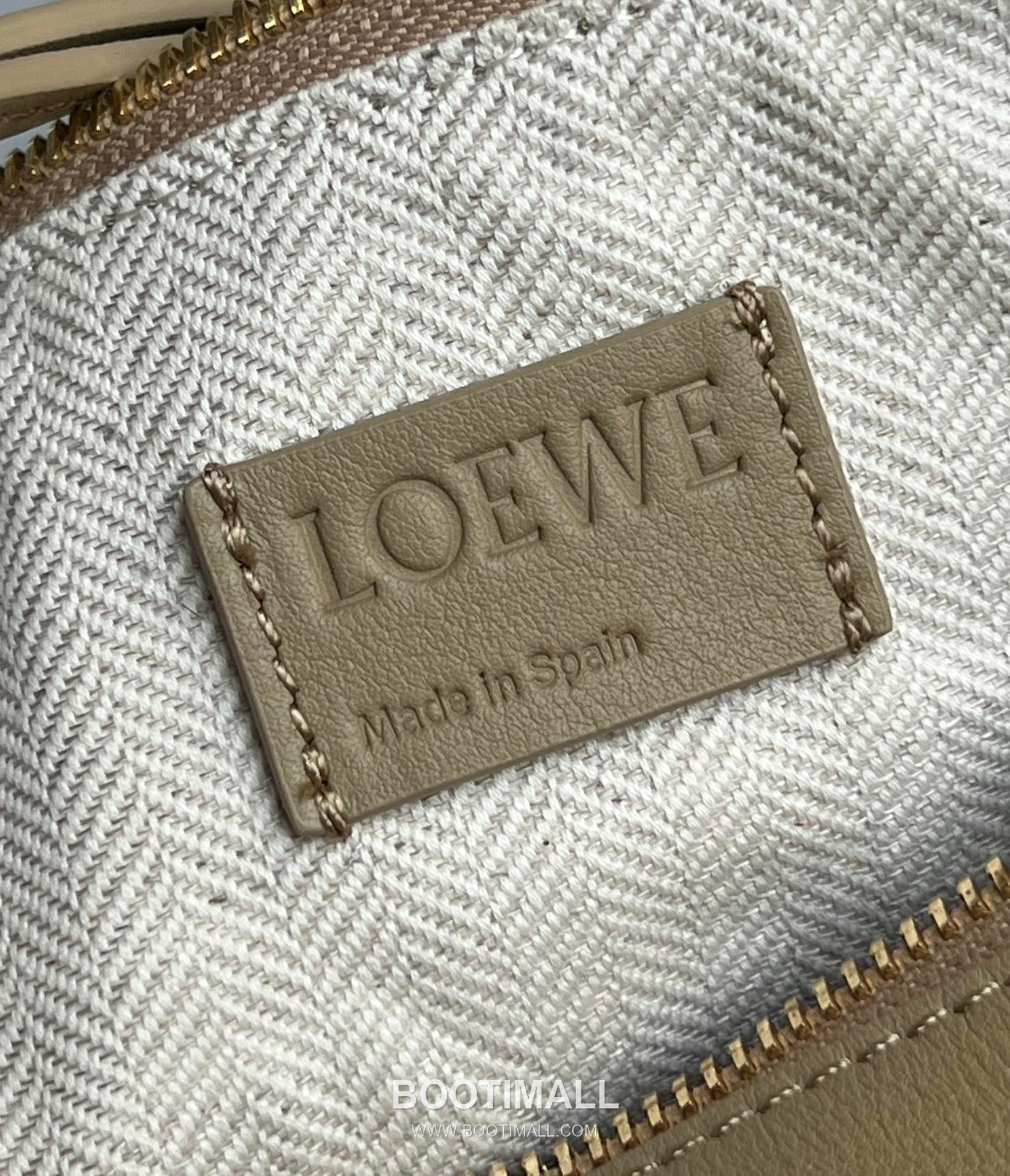 Loewe Hammock Calfskin Leather Hobo Shoulder Bag 263317 로에베 해먹 카프스킨 레더 호보 숄더 크로스백 28cm 9