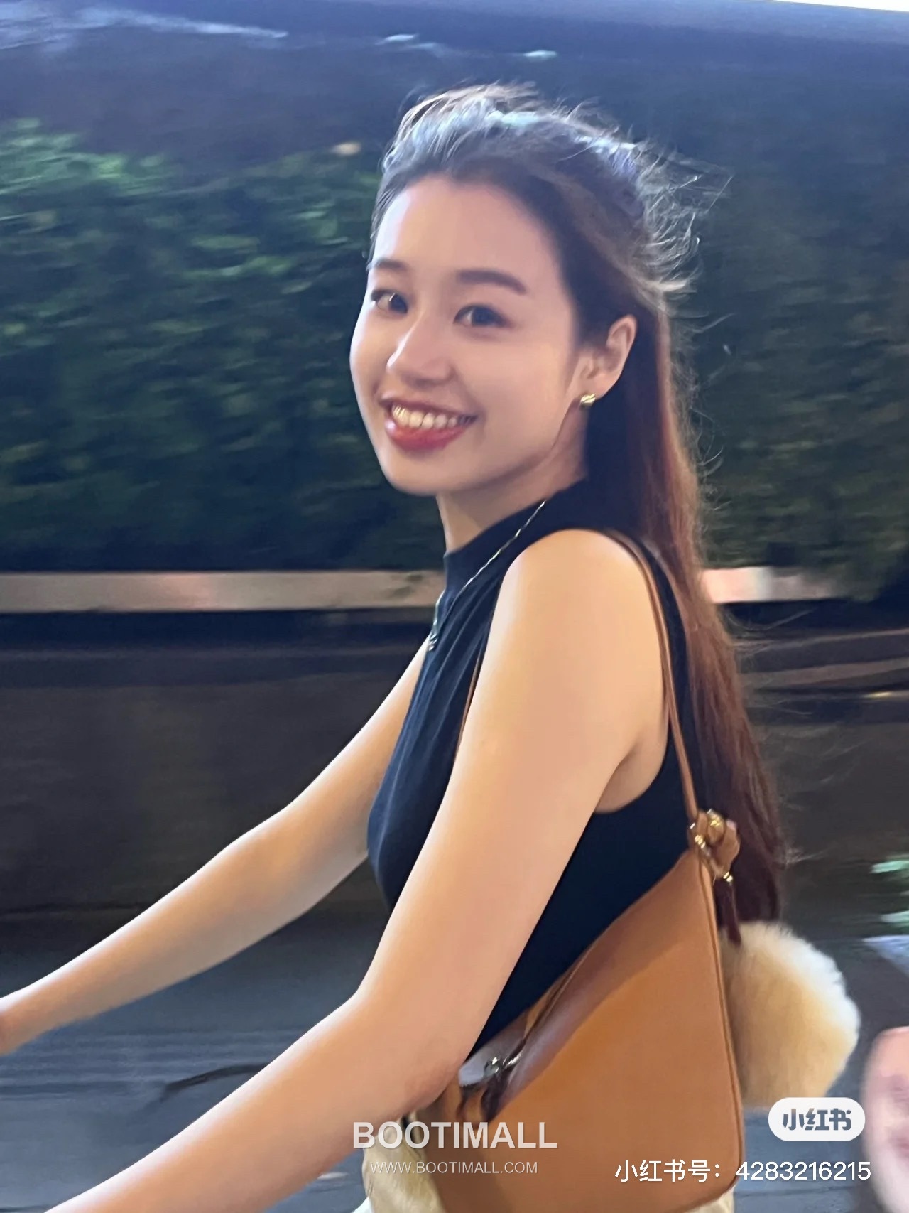 Loewe Hammock Calfskin Leather Hobo Shoulder Bag 263317 로에베 해먹 카프스킨 레더 호보 숄더 크로스백 28cm 4