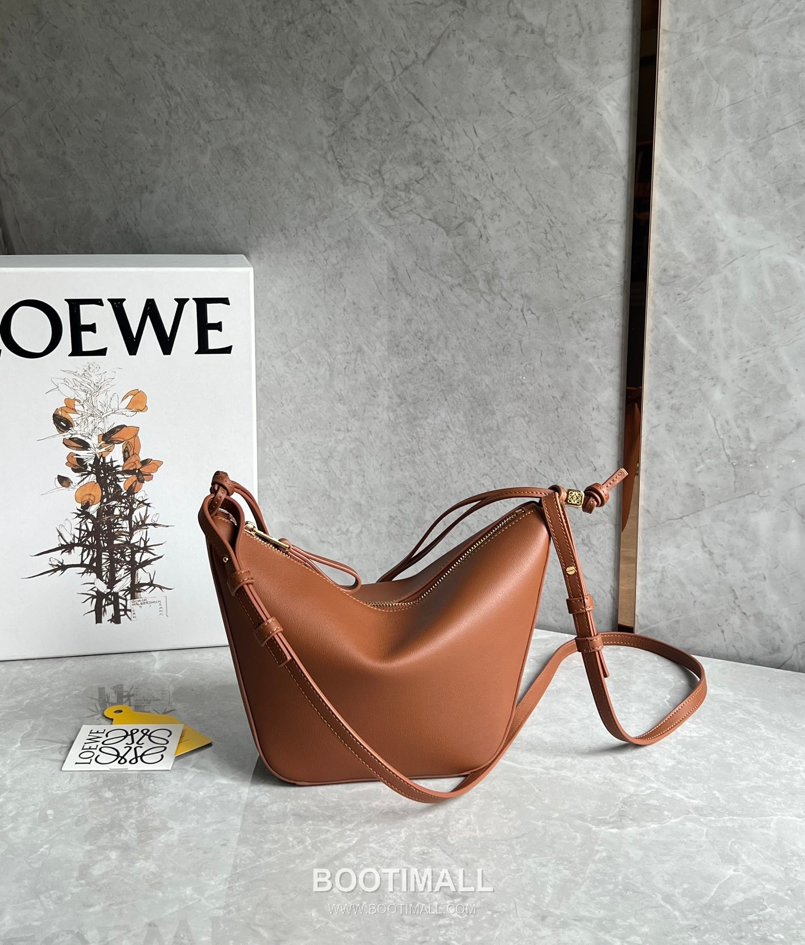 Loewe Hammock Calfskin Leather Hobo Shoulder Bag 263317 로에베 해먹 카프스킨 레더 호보 숄더 크로스백 28cm 5