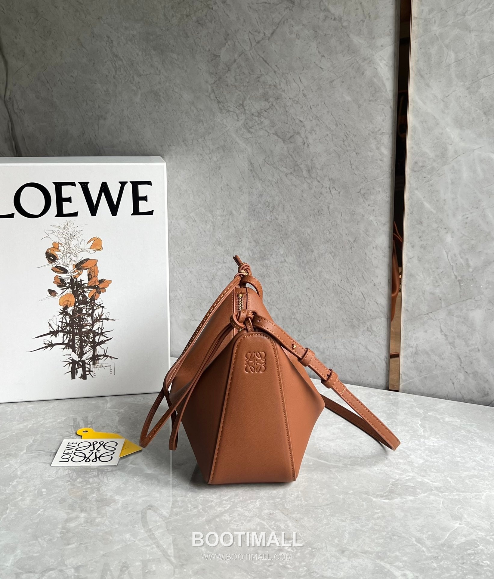 Loewe Hammock Calfskin Leather Hobo Shoulder Bag 263317 로에베 해먹 카프스킨 레더 호보 숄더 크로스백 28cm 6