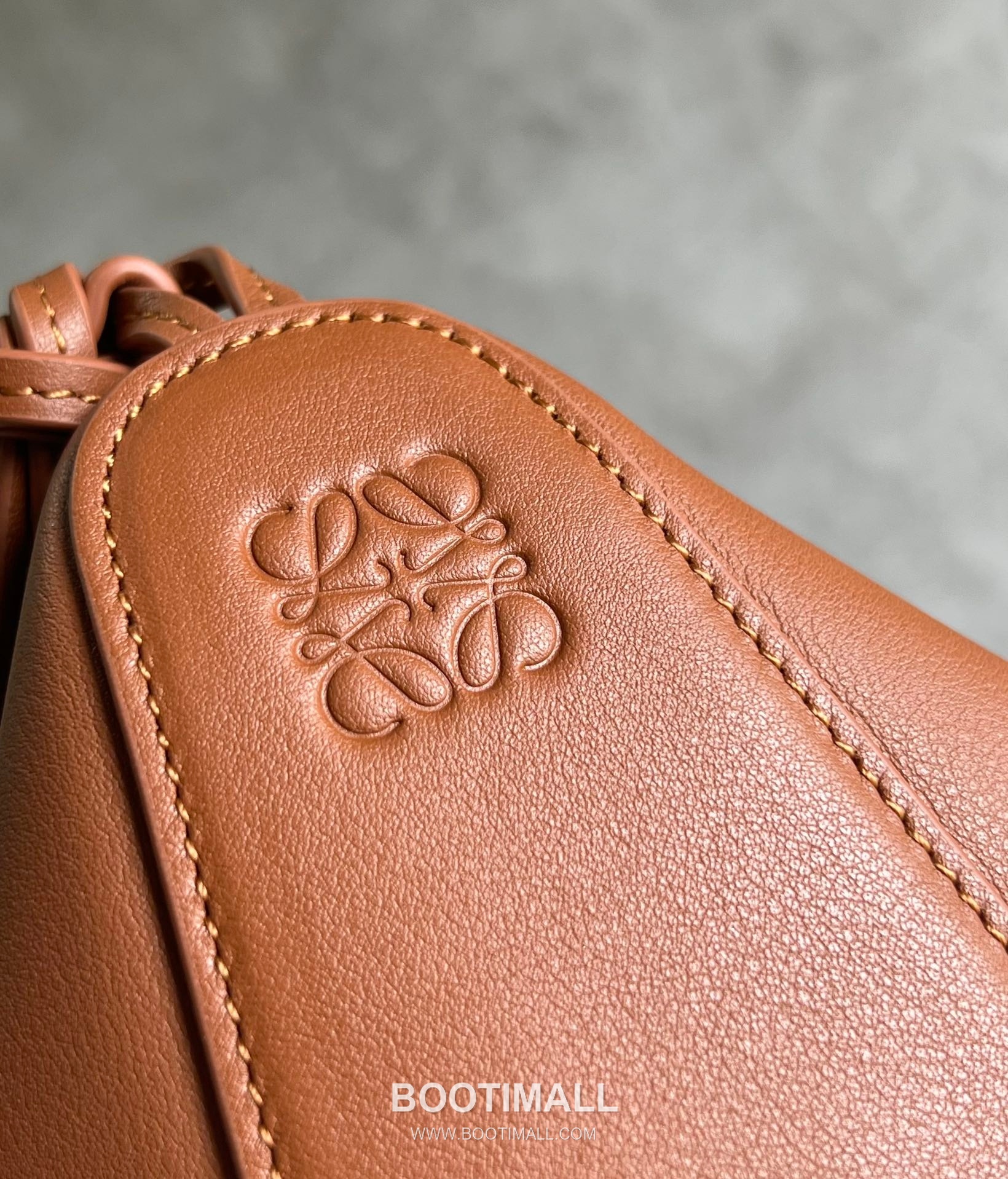 Loewe Hammock Calfskin Leather Hobo Shoulder Bag 263317 로에베 해먹 카프스킨 레더 호보 숄더 크로스백 28cm 9