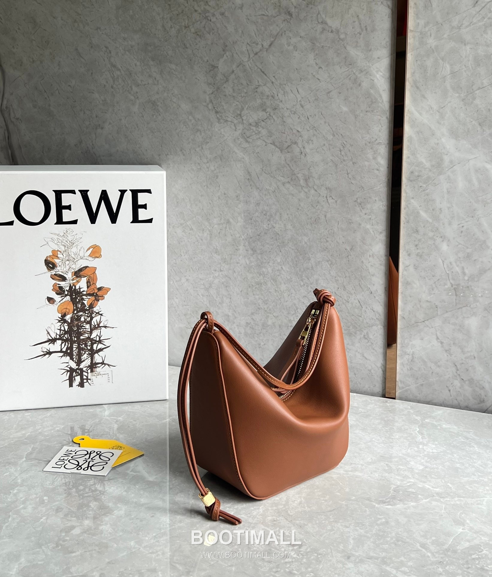 Loewe Hammock Calfskin Leather Hobo Shoulder Bag 263317 로에베 해먹 카프스킨 레더 호보 숄더 크로스백 28cm 10