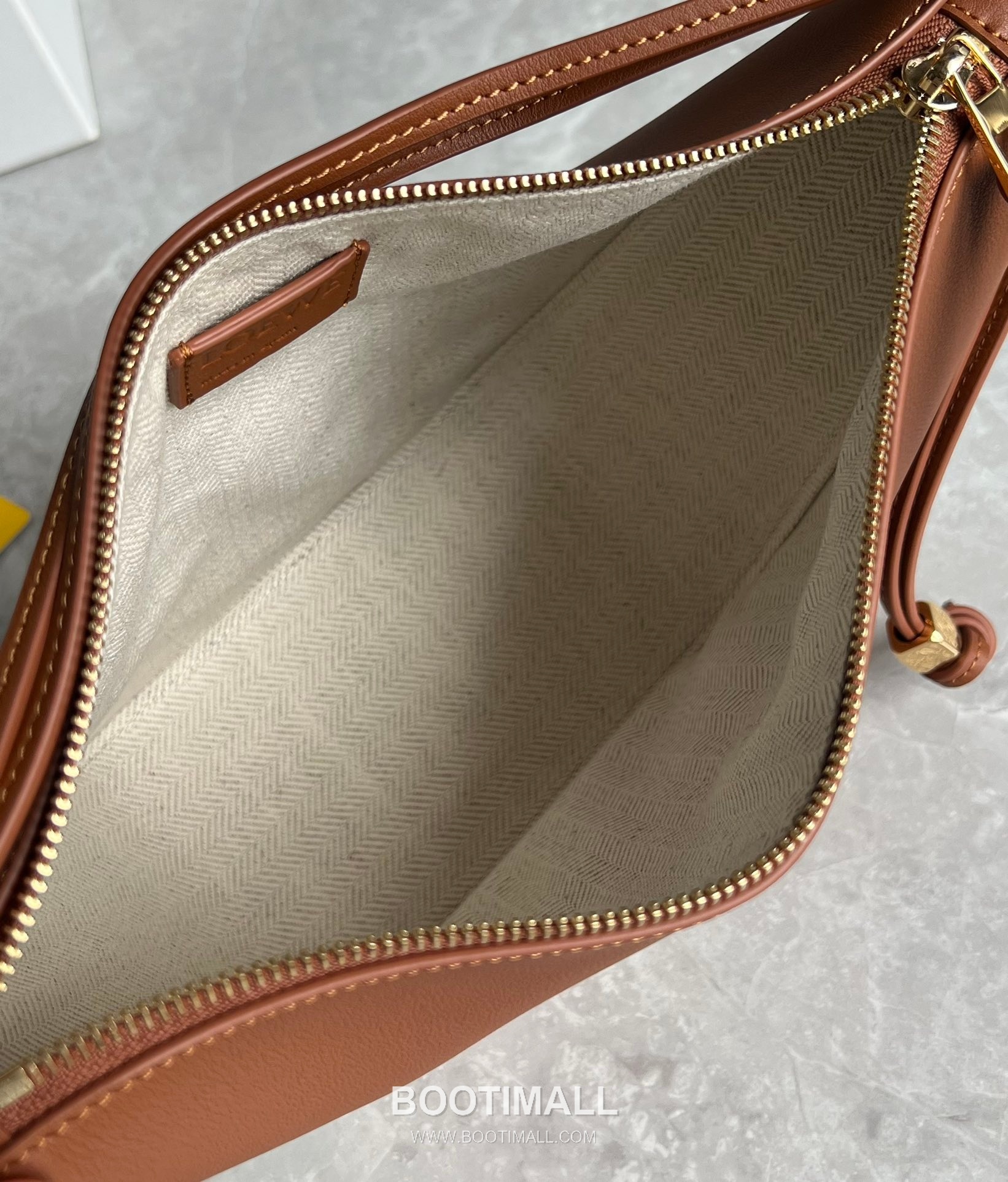 Loewe Hammock Calfskin Leather Hobo Shoulder Bag 263317 로에베 해먹 카프스킨 레더 호보 숄더 크로스백 28cm 11