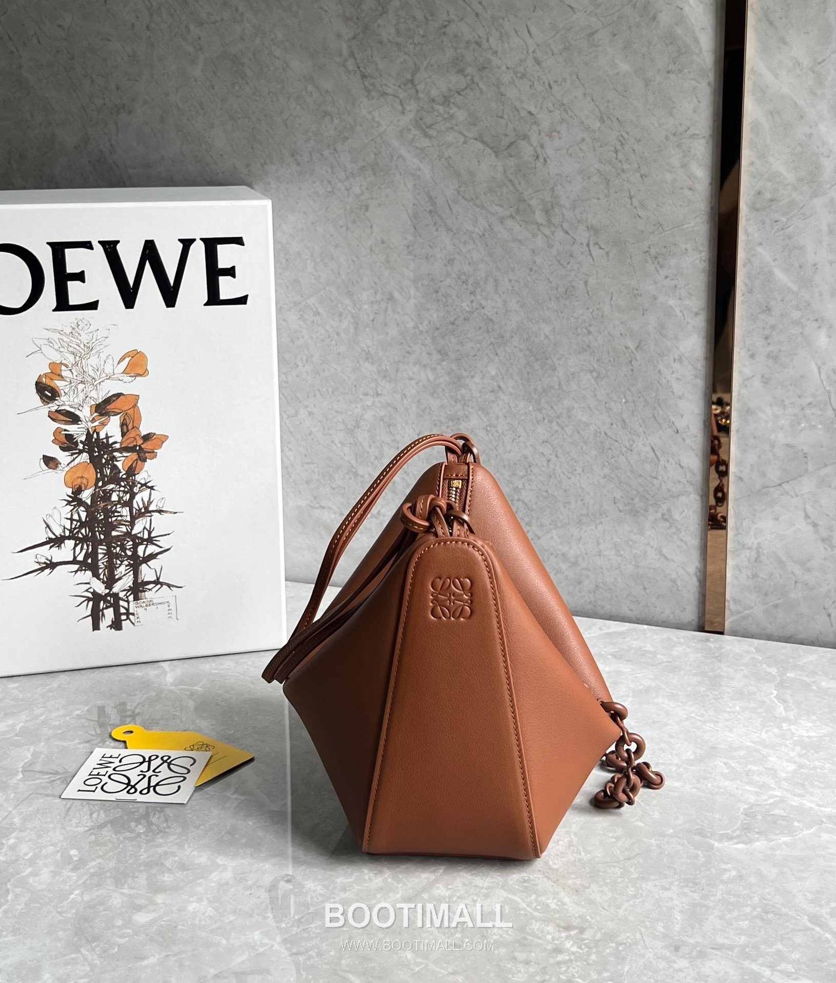 Loewe Hammock Calfskin Leather Hobo Shoulder Bag 263317 로에베 해먹 카프스킨 레더 호보 숄더 크로스백 28cm 13