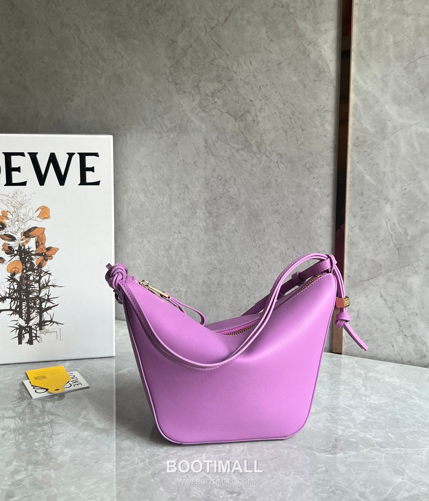 Loewe Hammock Calfskin Leather Hobo Shoulder Bag 263317 로에베 해먹 카프스킨 레더 호보 숄더 크로스백 28cm 10