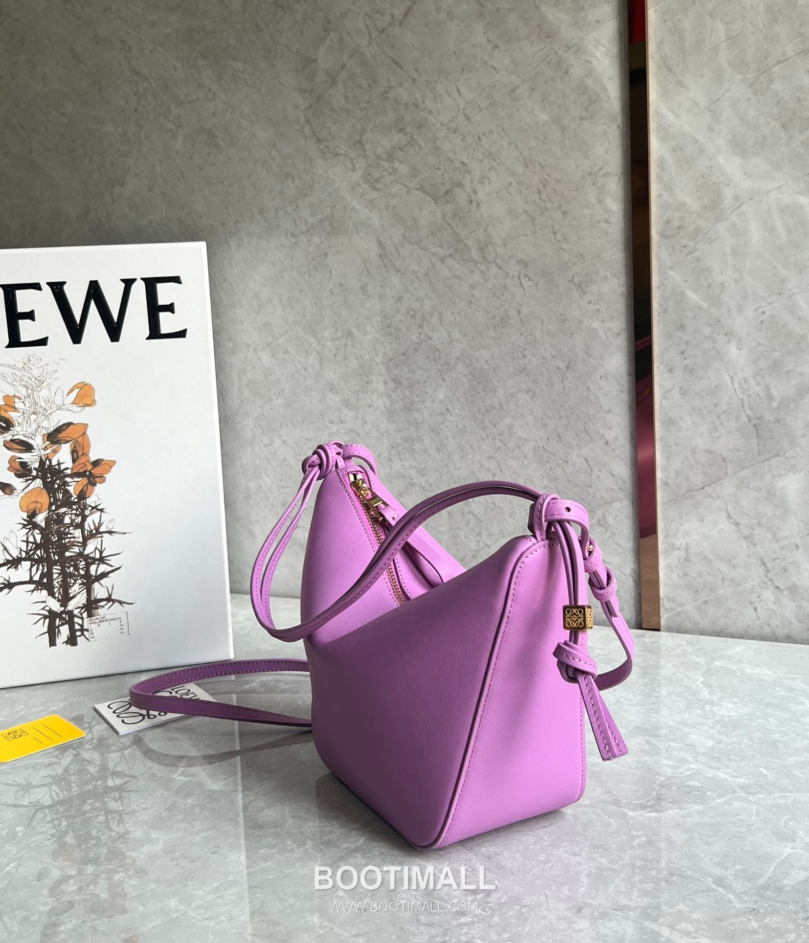 Loewe Hammock Calfskin Leather Hobo Shoulder Bag 263317 로에베 해먹 카프스킨 레더 호보 숄더 크로스백 28cm 12