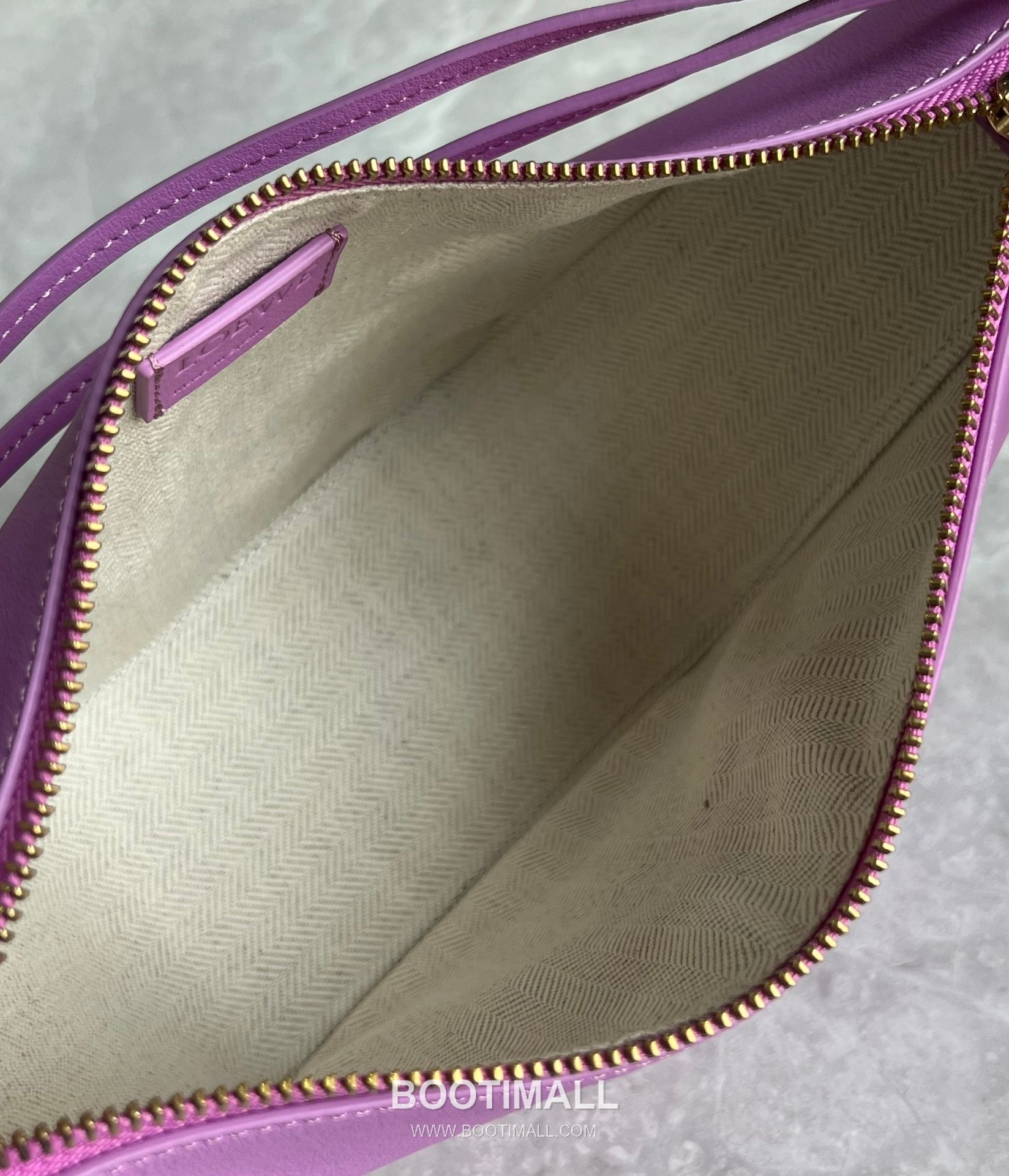 Loewe Hammock Calfskin Leather Hobo Shoulder Bag 263317 로에베 해먹 카프스킨 레더 호보 숄더 크로스백 28cm 17