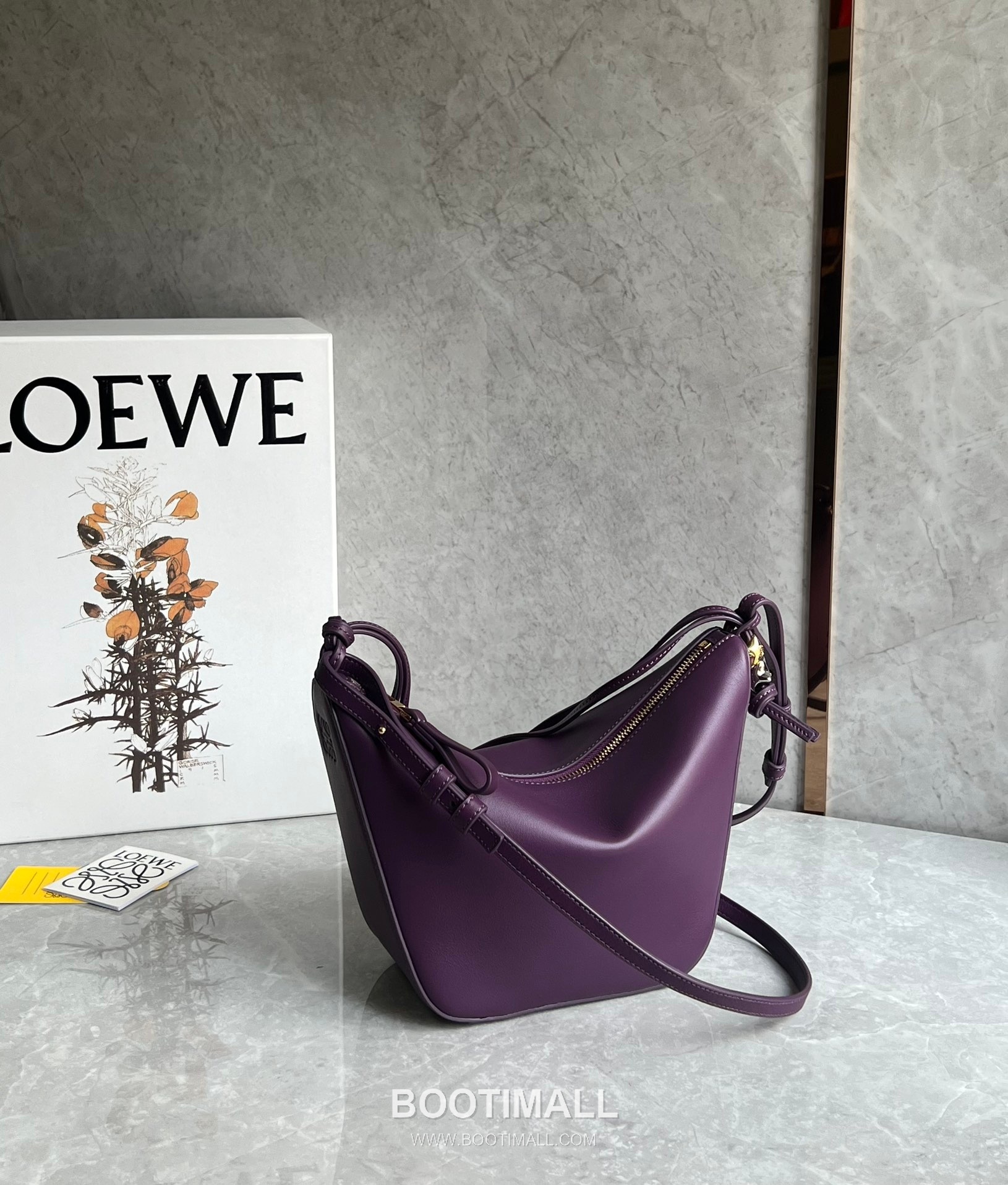 Loewe Hammock Calfskin Leather Hobo Shoulder Bag 263317 로에베 해먹 카프스킨 레더 호보 숄더 크로스백 28cm 7