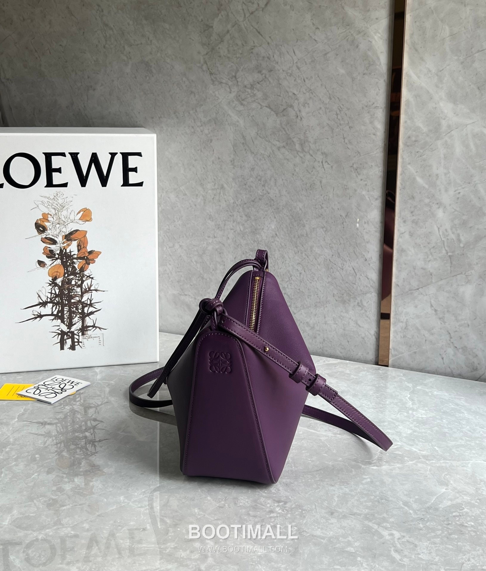 Loewe Hammock Calfskin Leather Hobo Shoulder Bag 263317 로에베 해먹 카프스킨 레더 호보 숄더 크로스백 28cm 9