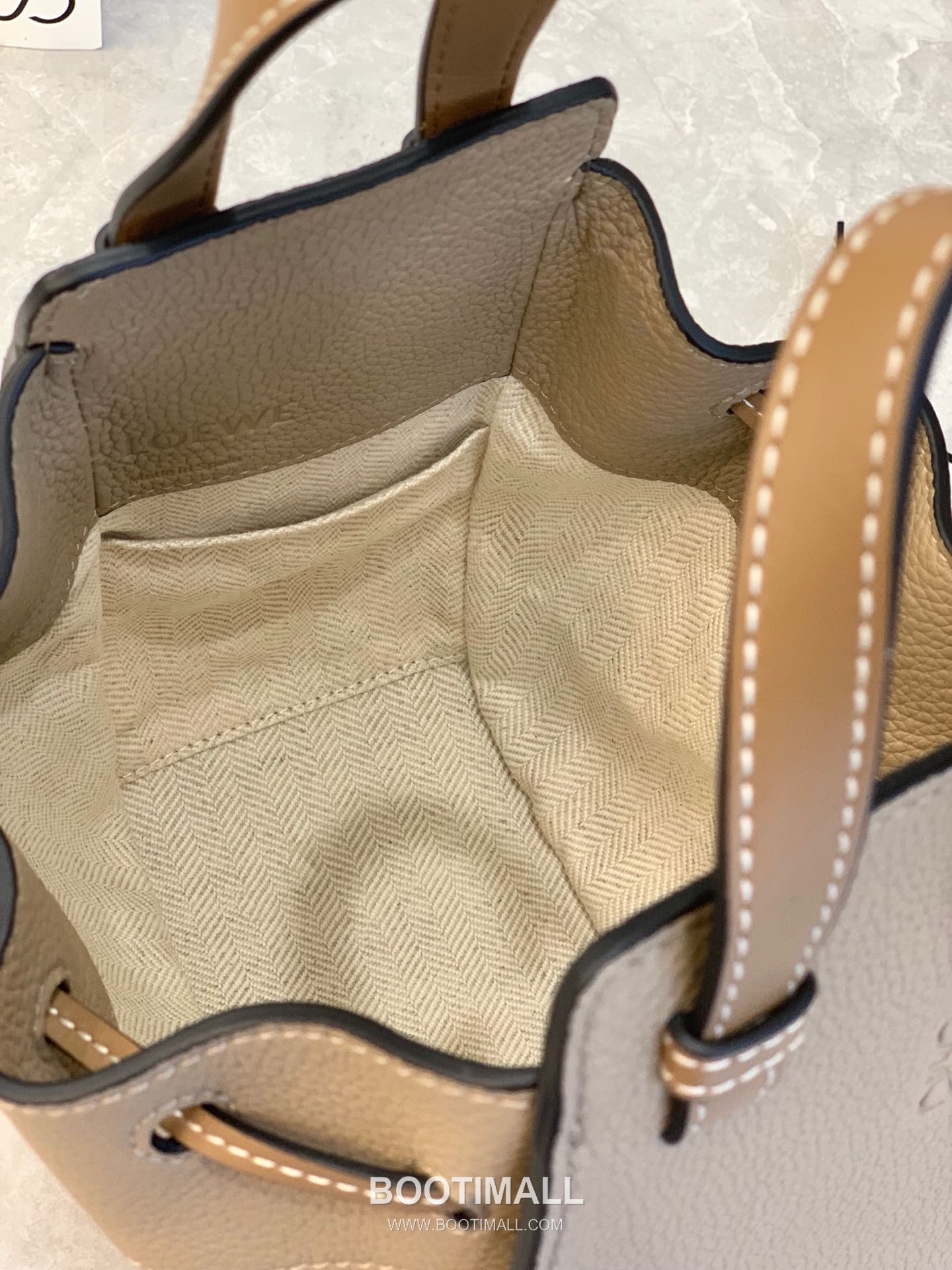 Loewe Mini Hammock Pebbled Calfskin Leather Drawstring Bag 10393 로에베 미니 해먹 페블드 카프스킨 드로스트링 숄더 크로스백 19cm 3