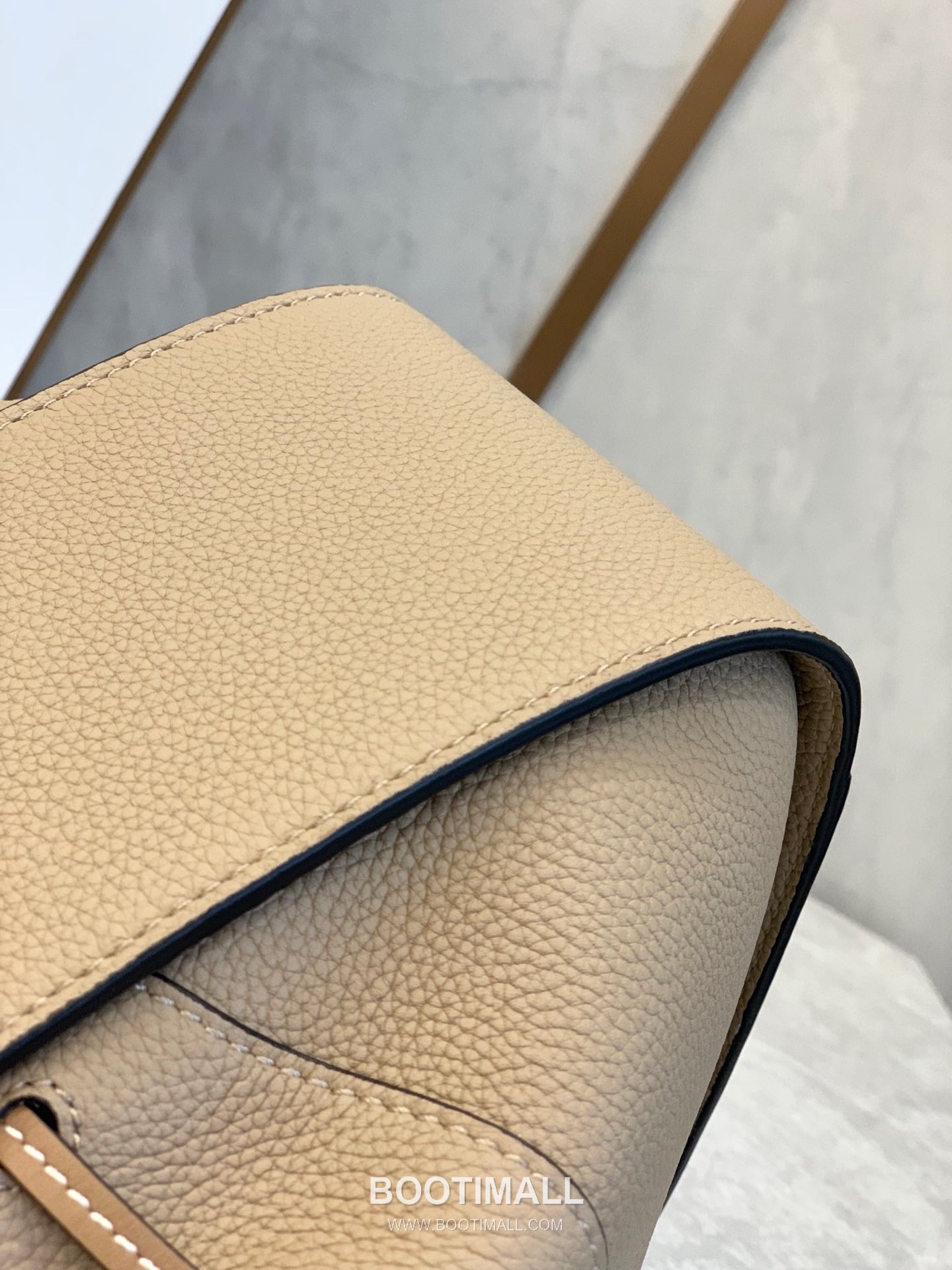 Loewe Mini Hammock Pebbled Calfskin Leather Drawstring Bag 10393 로에베 미니 해먹 페블드 카프스킨 드로스트링 숄더 크로스백 19cm 4