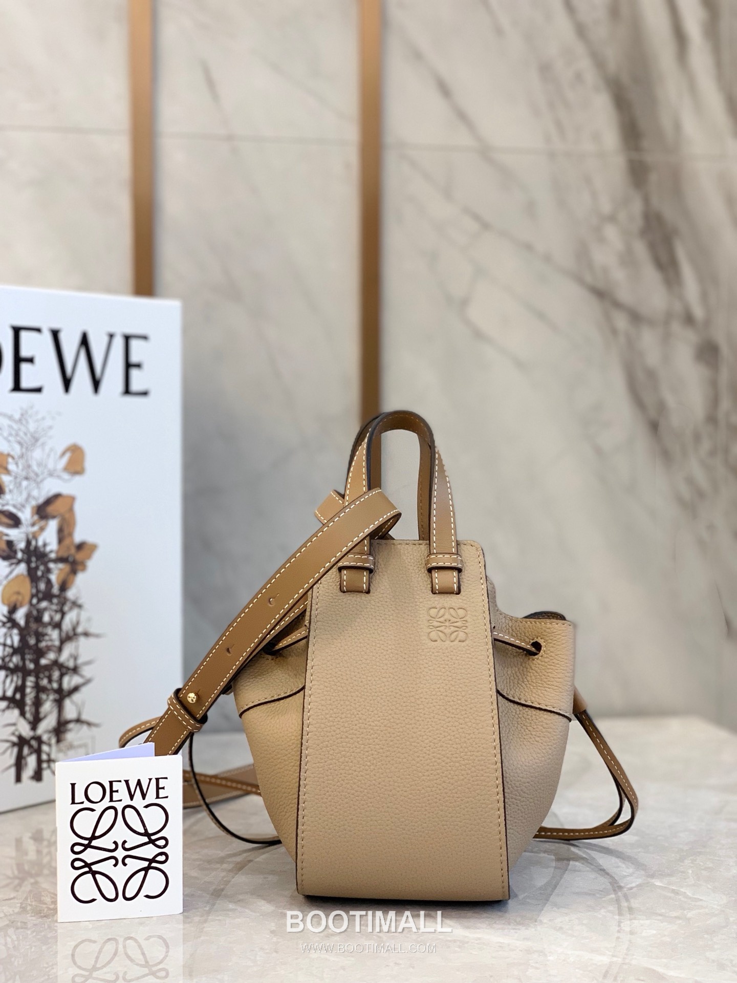 Loewe Mini Hammock Pebbled Calfskin Leather Drawstring Bag 10393 로에베 미니 해먹 페블드 카프스킨 드로스트링 숄더 크로스백 19cm 5