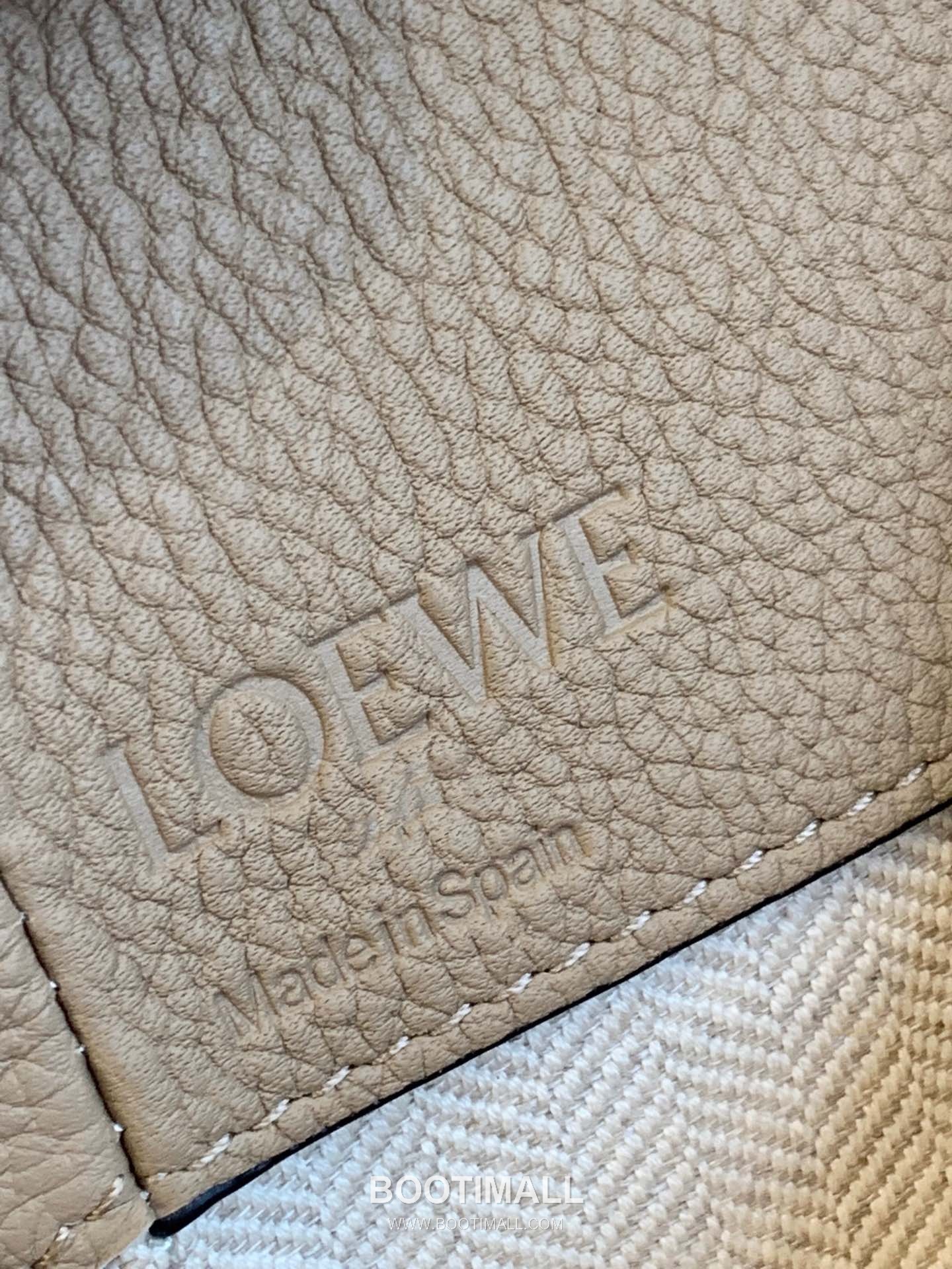 Loewe Mini Hammock Pebbled Calfskin Leather Drawstring Bag 10393 로에베 미니 해먹 페블드 카프스킨 드로스트링 숄더 크로스백 19cm 8