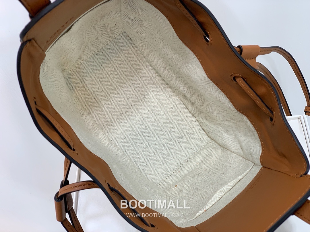 Loewe Mini Hammock Pebbled Calfskin Leather Drawstring Bag 10393 로에베 미니 해먹 페블드 카프스킨 드로스트링 숄더 크로스백 19cm 8