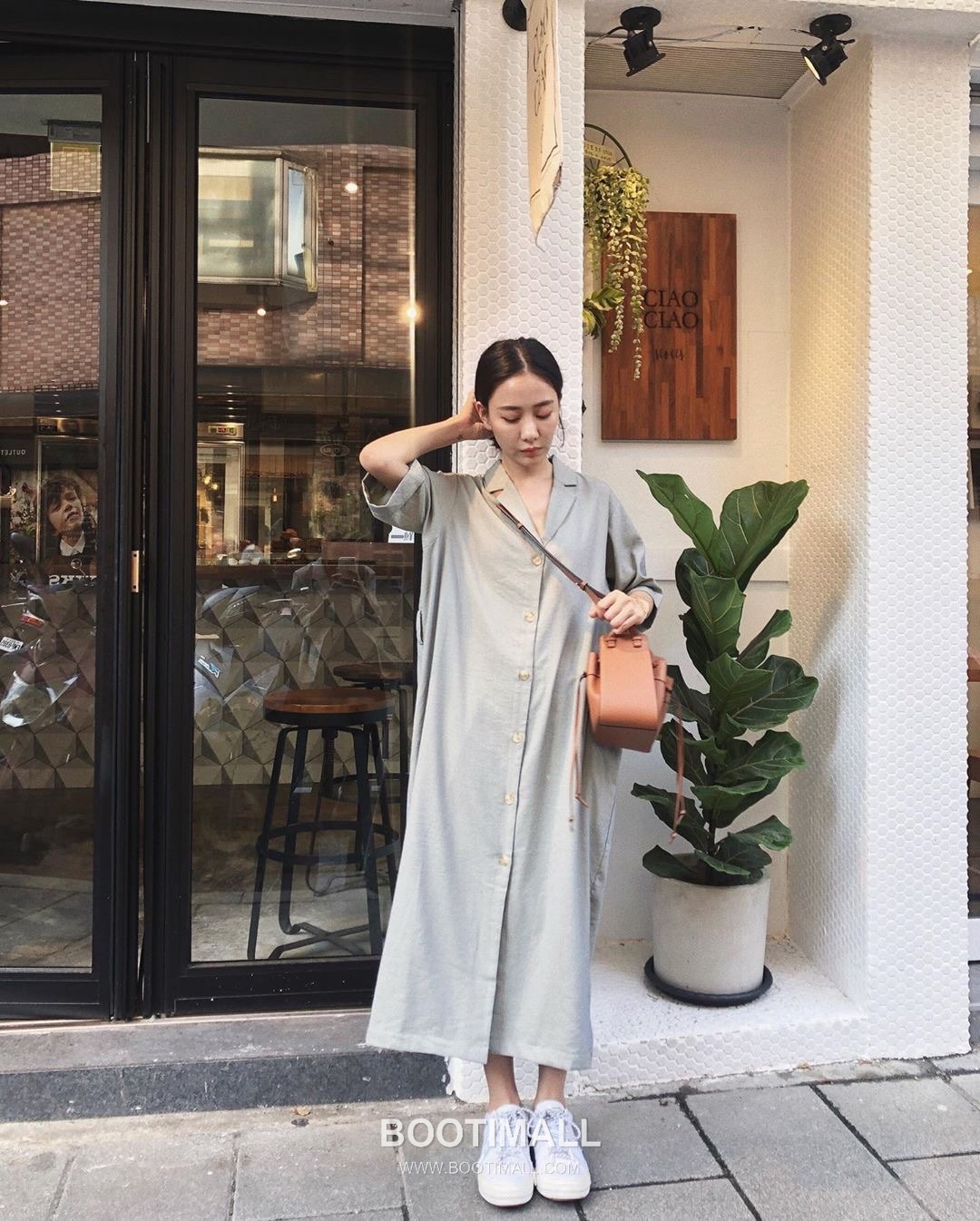 Loewe Mini Hammock Pebbled Calfskin Leather Drawstring Bag 10393 로에베 미니 해먹 페블드 카프스킨 드로스트링 숄더 크로스백 19cm 10