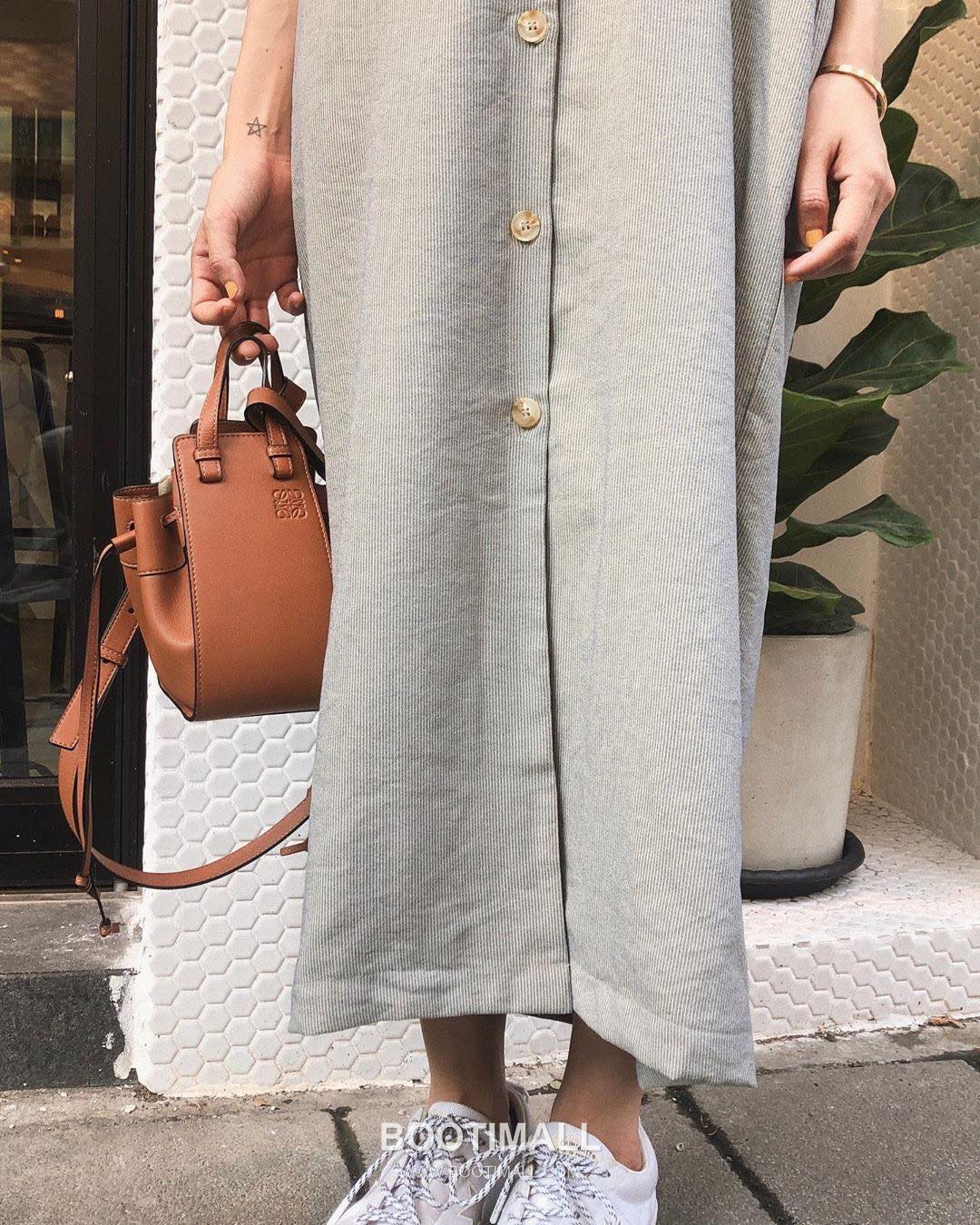 Loewe Mini Hammock Pebbled Calfskin Leather Drawstring Bag 10393 로에베 미니 해먹 페블드 카프스킨 드로스트링 숄더 크로스백 19cm 12