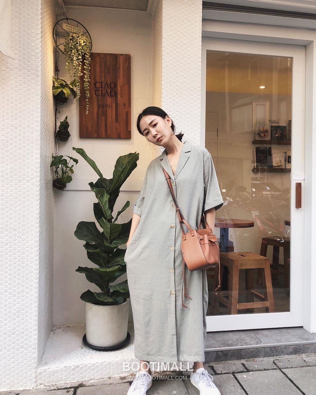 Loewe Mini Hammock Pebbled Calfskin Leather Drawstring Bag 10393 로에베 미니 해먹 페블드 카프스킨 드로스트링 숄더 크로스백 19cm 13