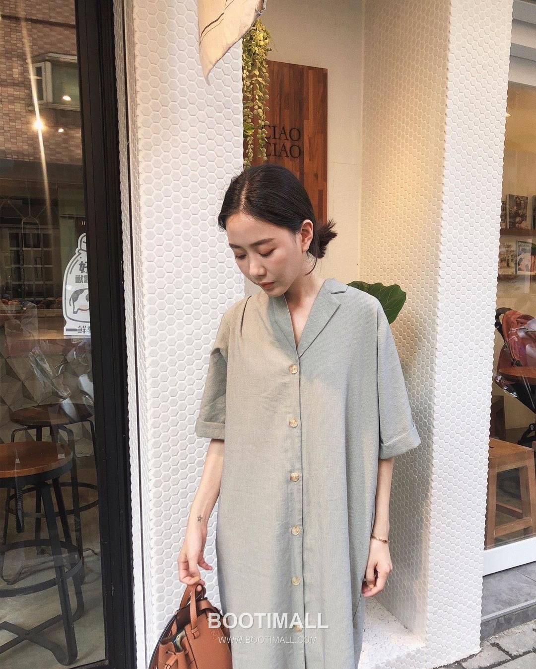 Loewe Mini Hammock Pebbled Calfskin Leather Drawstring Bag 10393 로에베 미니 해먹 페블드 카프스킨 드로스트링 숄더 크로스백 19cm 14