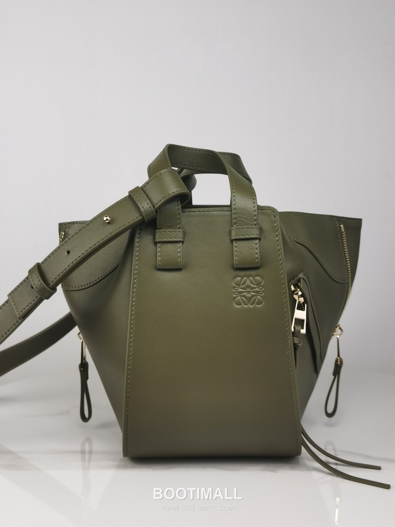 Loewe Hammock Compact Grained Calfskin Leather Shoulder Bag 8047 로에베 해먹 컴팩트 그레인 카프스킨 숄더 크로스백 20cm 1