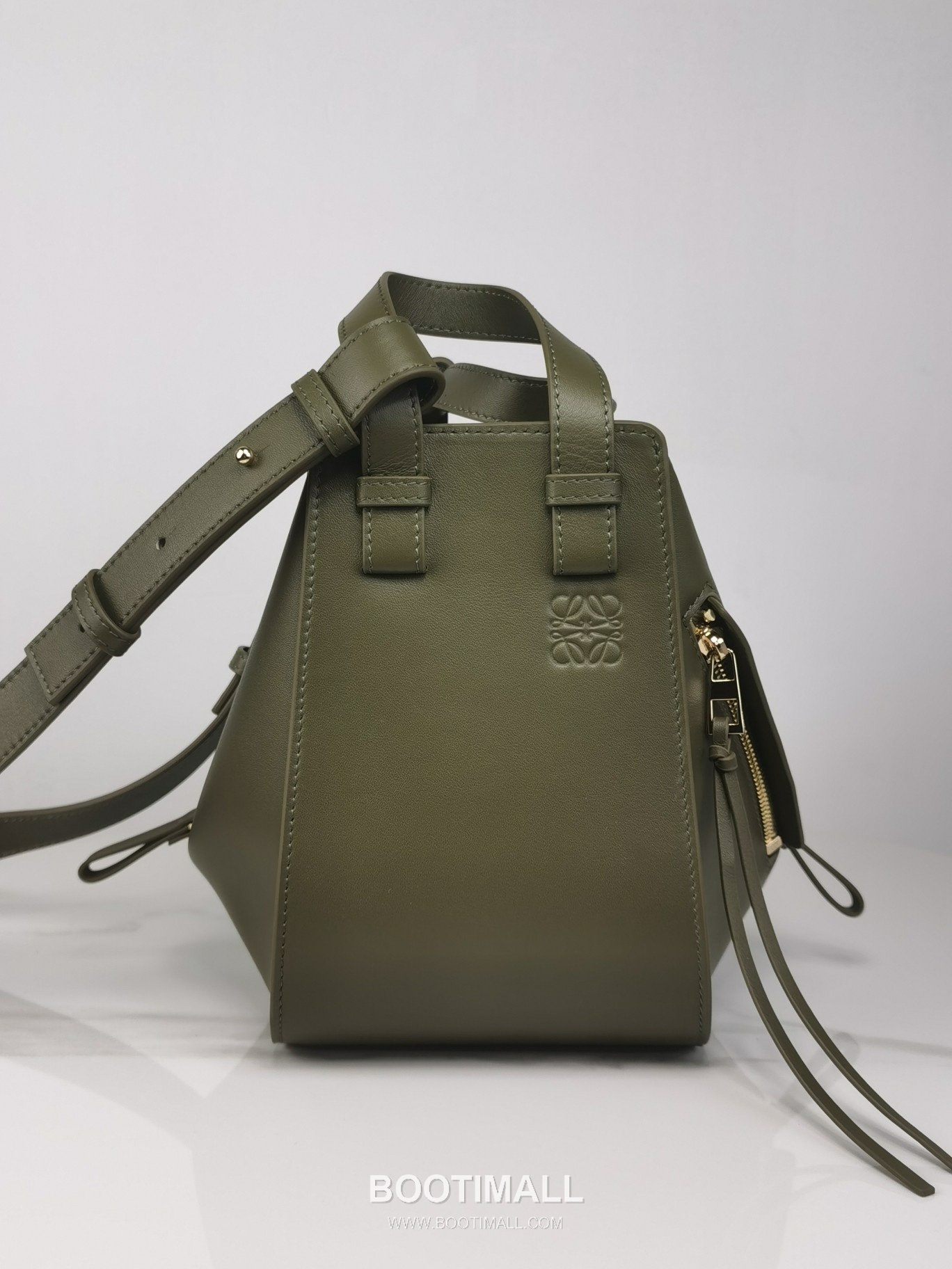 Loewe Hammock Compact Grained Calfskin Leather Shoulder Bag 8047 로에베 해먹 컴팩트 그레인 카프스킨 숄더 크로스백 20cm 2