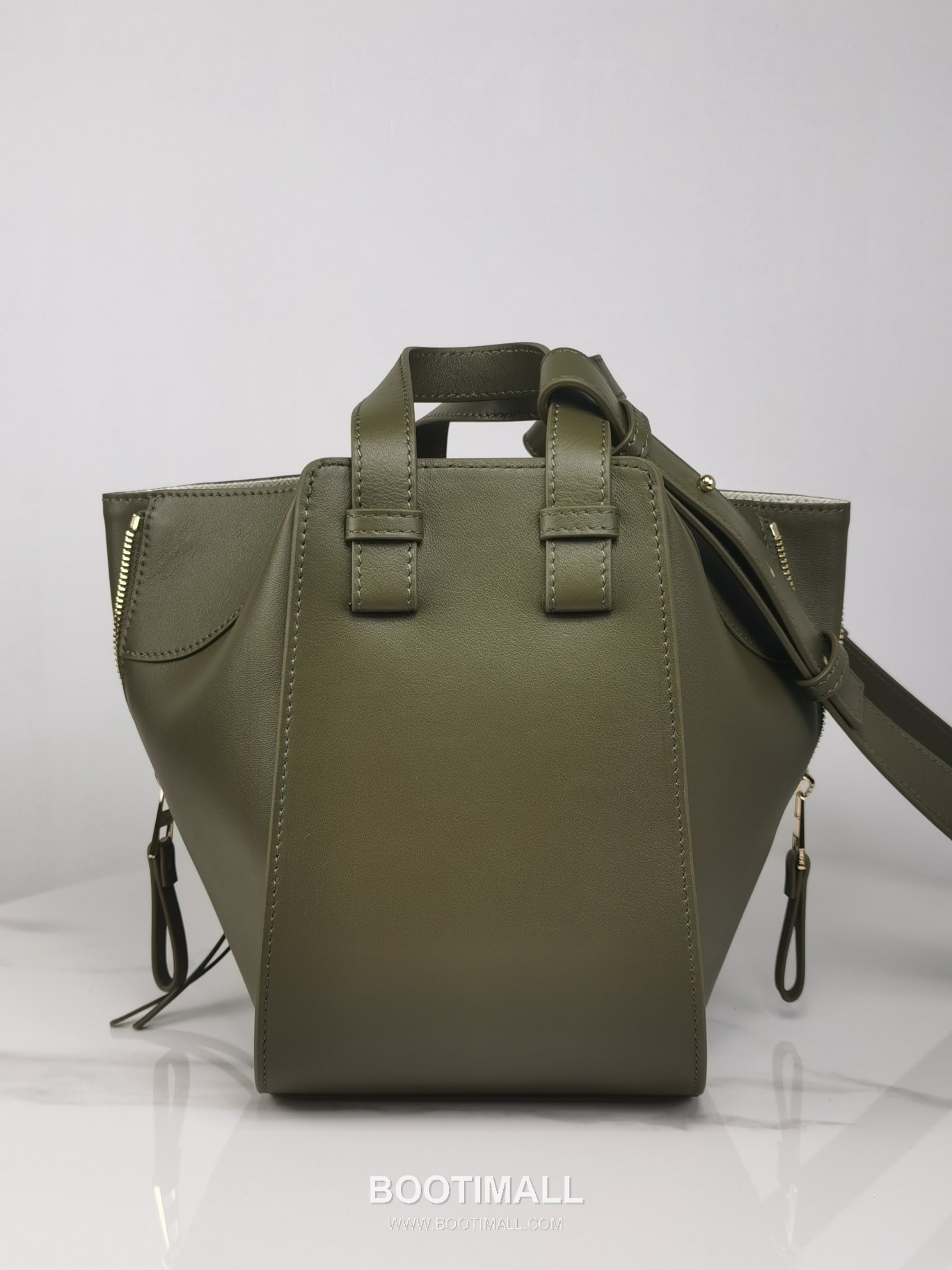 Loewe Hammock Compact Grained Calfskin Leather Shoulder Bag 8047 로에베 해먹 컴팩트 그레인 카프스킨 숄더 크로스백 20cm 3