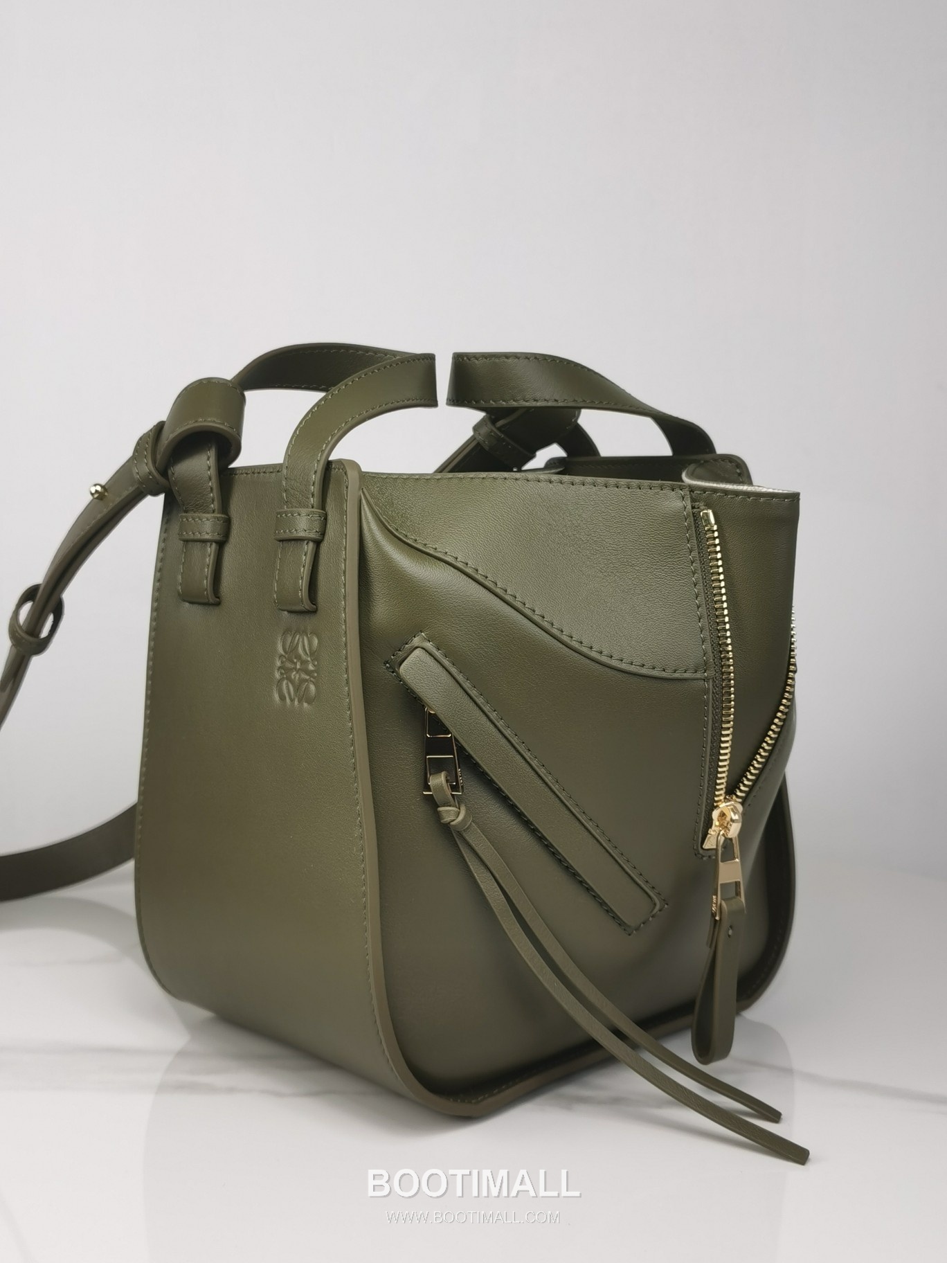 Loewe Hammock Compact Grained Calfskin Leather Shoulder Bag 8047 로에베 해먹 컴팩트 그레인 카프스킨 숄더 크로스백 20cm 4