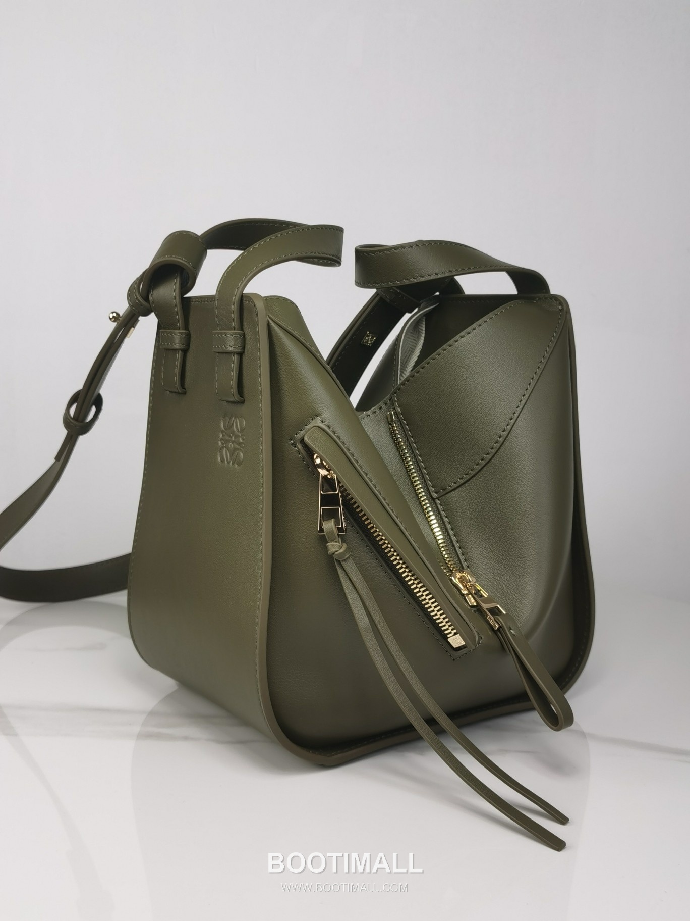 Loewe Hammock Compact Grained Calfskin Leather Shoulder Bag 8047 로에베 해먹 컴팩트 그레인 카프스킨 숄더 크로스백 20cm 5
