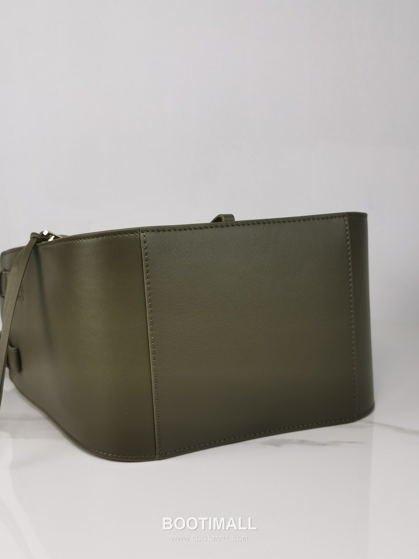 Loewe Hammock Compact Grained Calfskin Leather Shoulder Bag 8047 로에베 해먹 컴팩트 그레인 카프스킨 숄더 크로스백 20cm 7