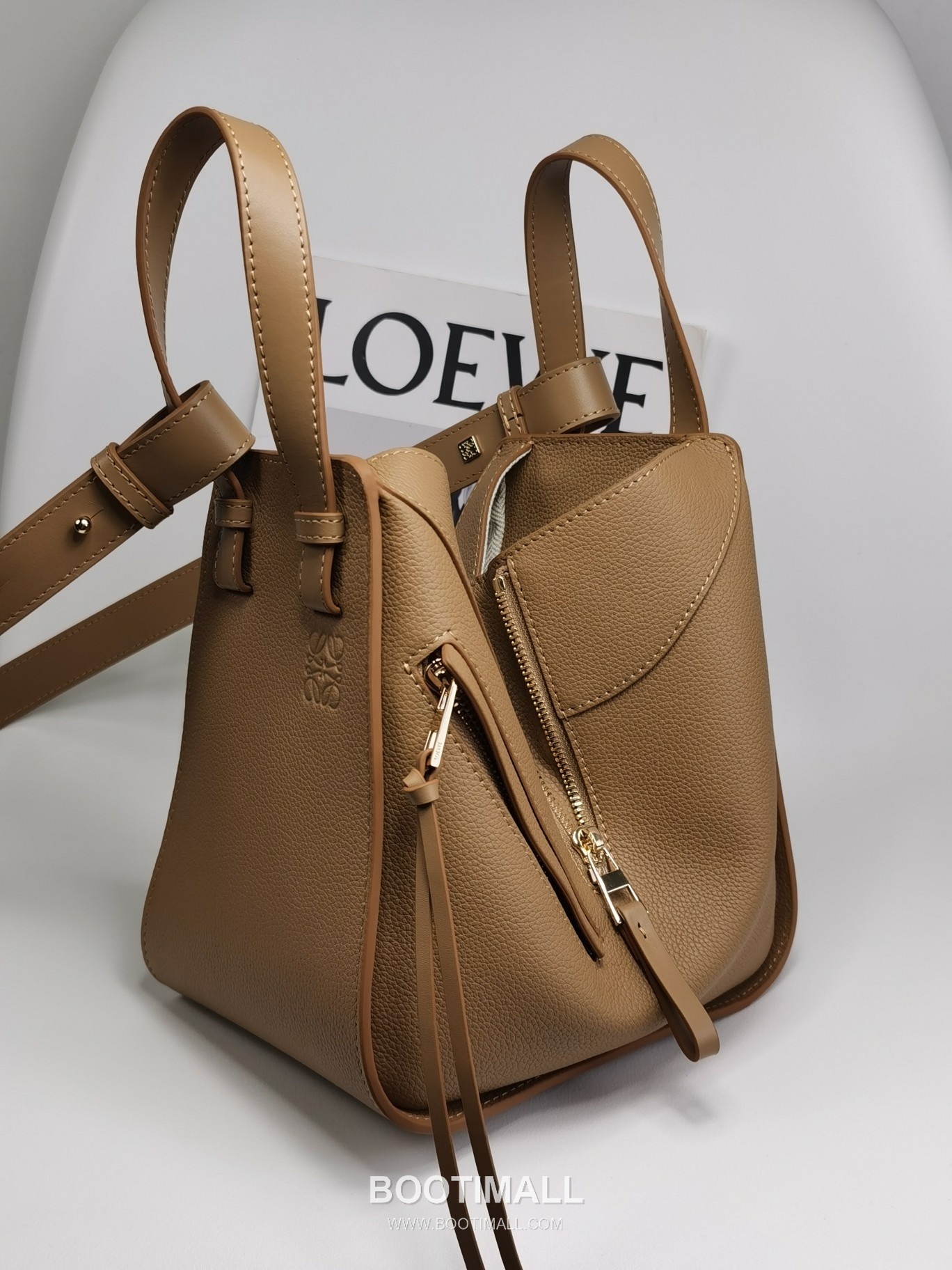 Loewe Hammock Compact Grained Calfskin Leather Shoulder Bag 8047 로에베 해먹 컴팩트 그레인 카프스킨 숄더 크로스백 20cm 6