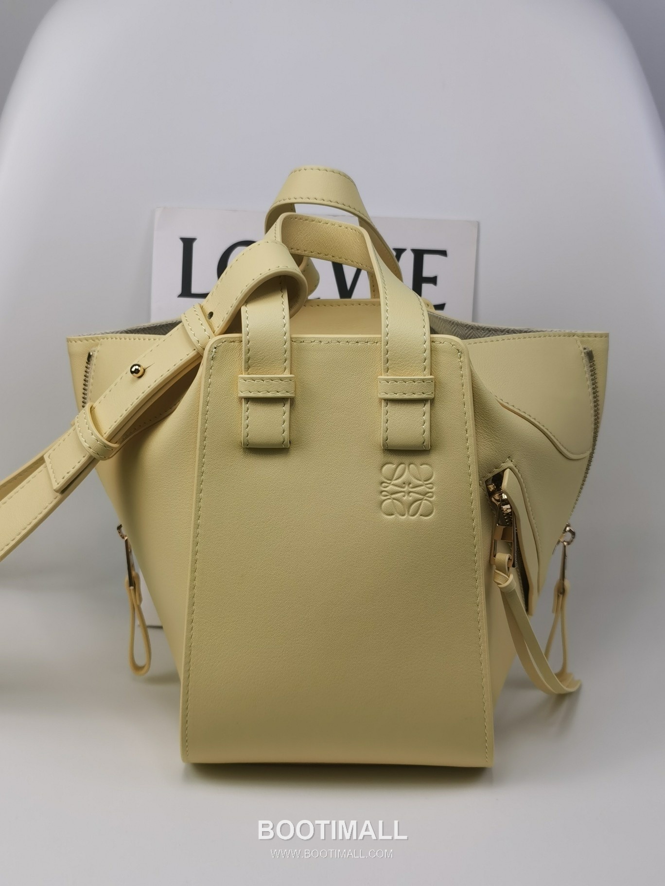 Loewe Hammock Compact Grained Calfskin Leather Shoulder Bag 8047 로에베 해먹 컴팩트 그레인 카프스킨 숄더 크로스백 20cm 1