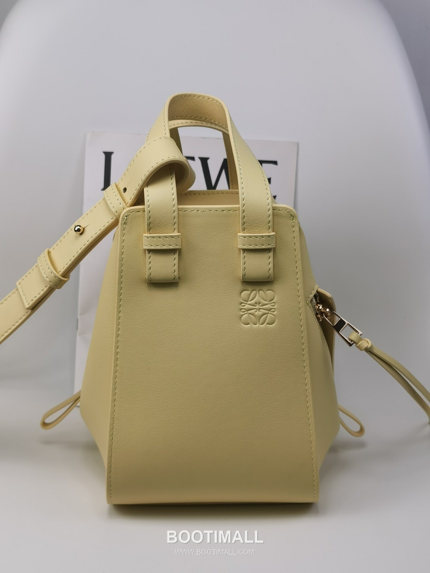 Loewe Hammock Compact Grained Calfskin Leather Shoulder Bag 8047 로에베 해먹 컴팩트 그레인 카프스킨 숄더 크로스백 20cm 2