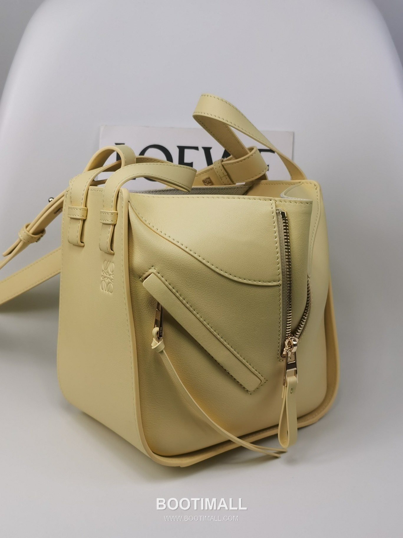 Loewe Hammock Compact Grained Calfskin Leather Shoulder Bag 8047 로에베 해먹 컴팩트 그레인 카프스킨 숄더 크로스백 20cm 3