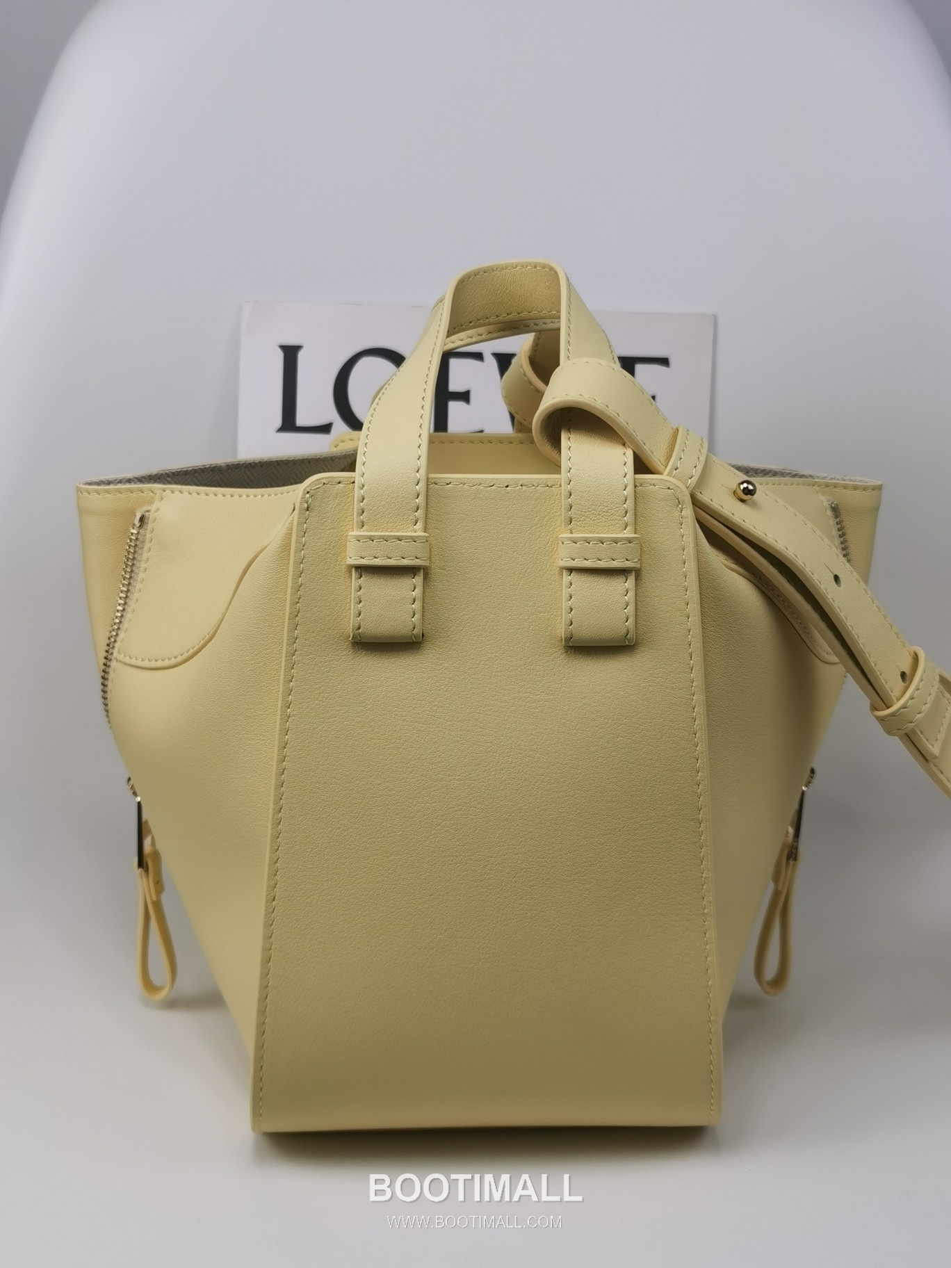 Loewe Hammock Compact Grained Calfskin Leather Shoulder Bag 8047 로에베 해먹 컴팩트 그레인 카프스킨 숄더 크로스백 20cm 4