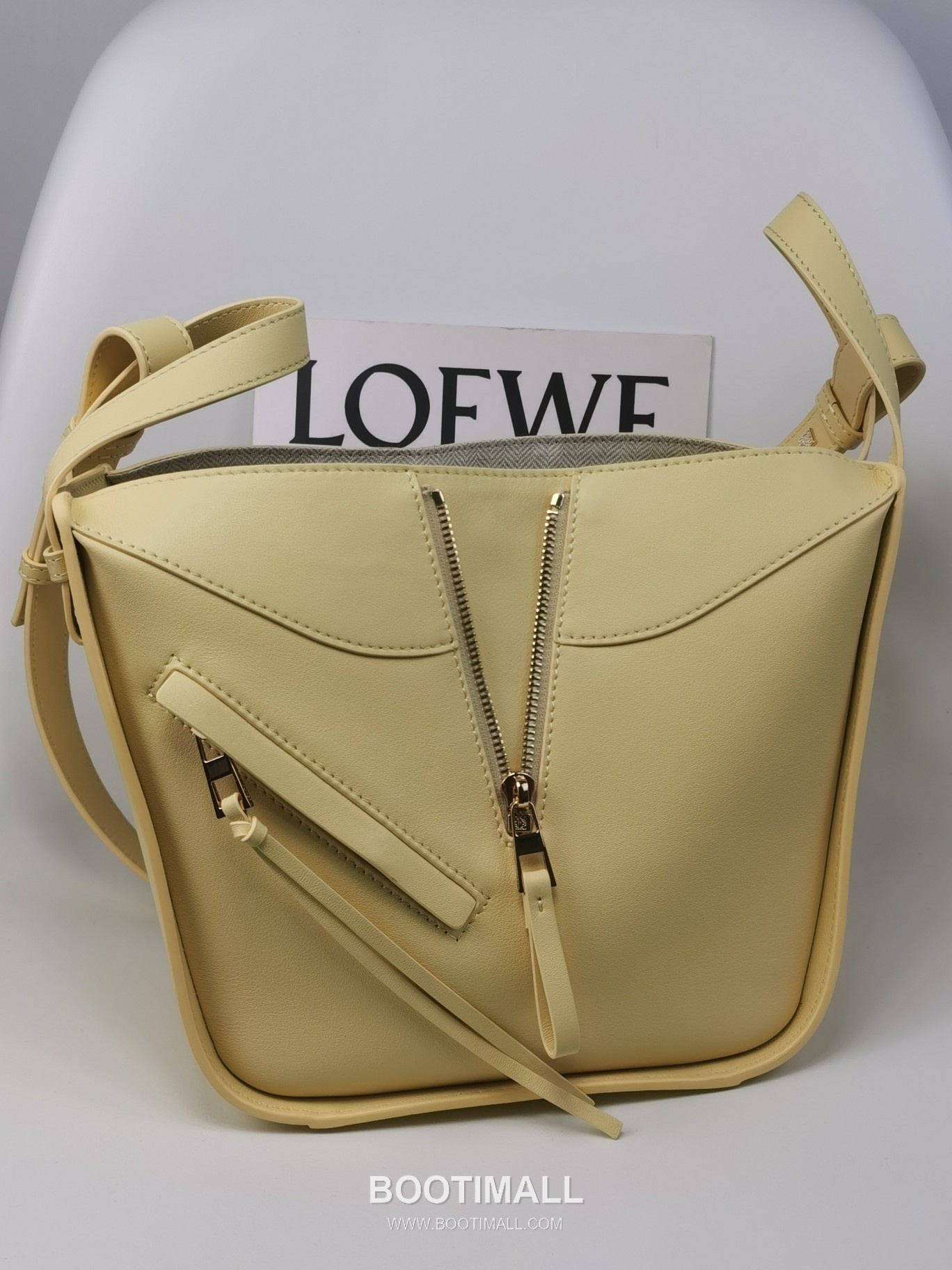 Loewe Hammock Compact Grained Calfskin Leather Shoulder Bag 8047 로에베 해먹 컴팩트 그레인 카프스킨 숄더 크로스백 20cm 6